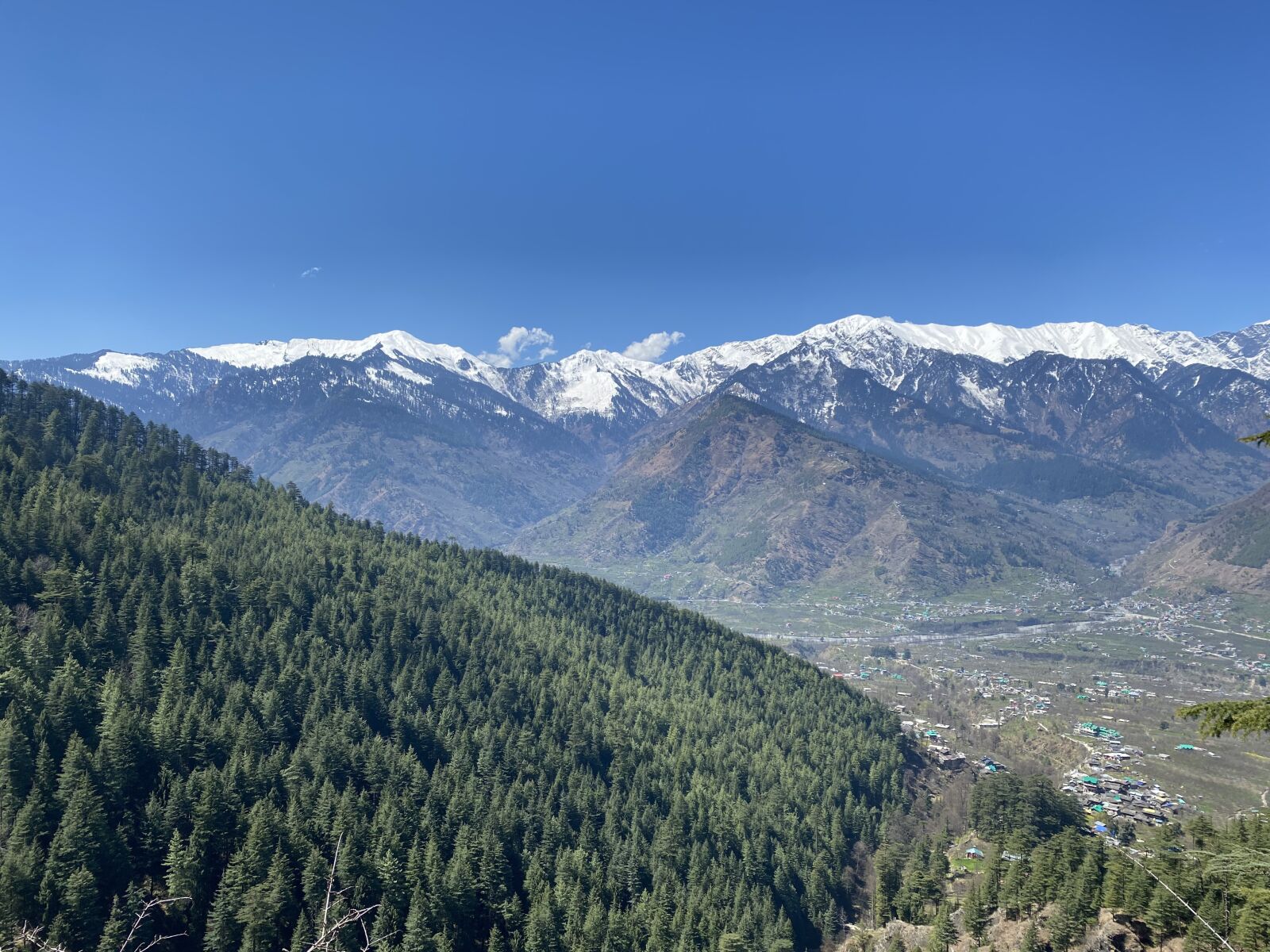 Apple iPhone 11 sample photo. Naggar, mountains, snow photography