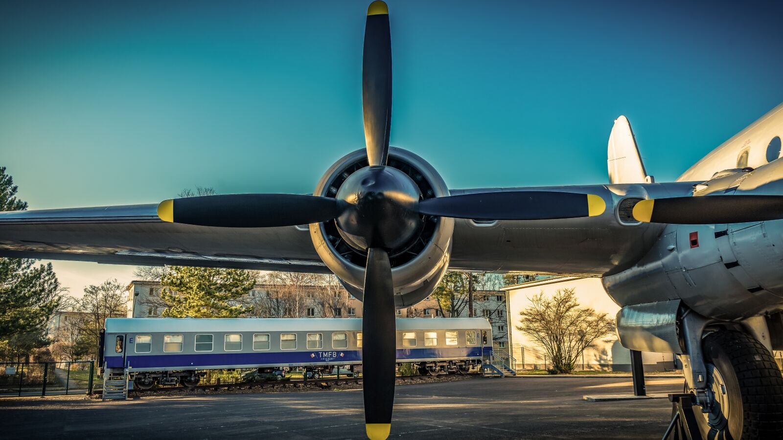 Sony a7 II + Sony FE 28-70mm F3.5-5.6 OSS sample photo. Propeller, aircraft, wing photography