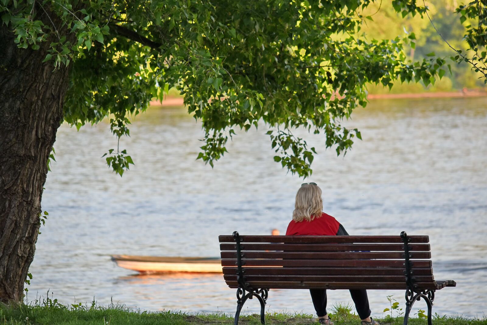 Nikon D5500 sample photo. Relaxation, river, woman, seat photography