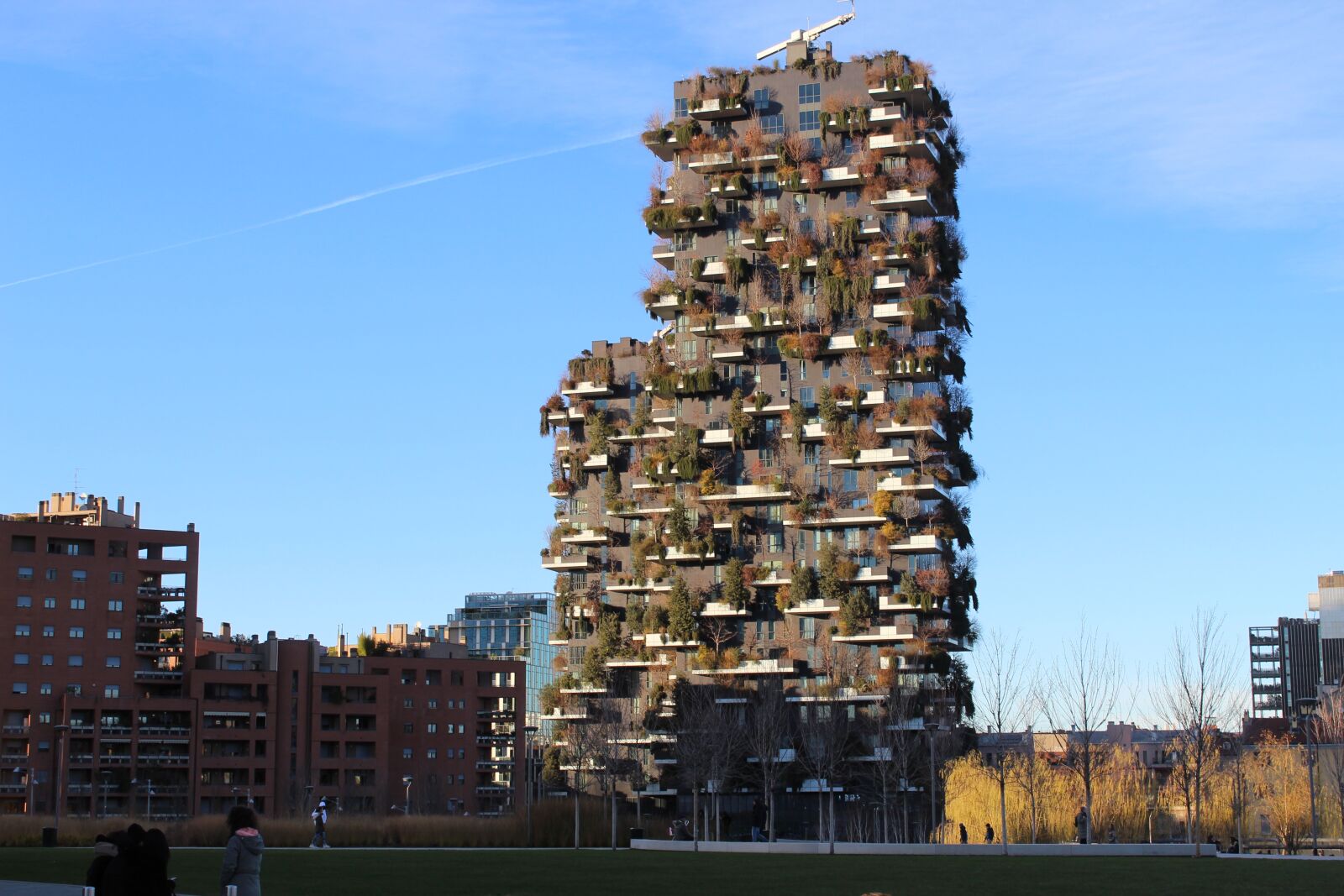 Canon EOS 4000D (EOS Rebel T100 / EOS 3000D) sample photo. Vertical forest, milan, skyscrapers photography