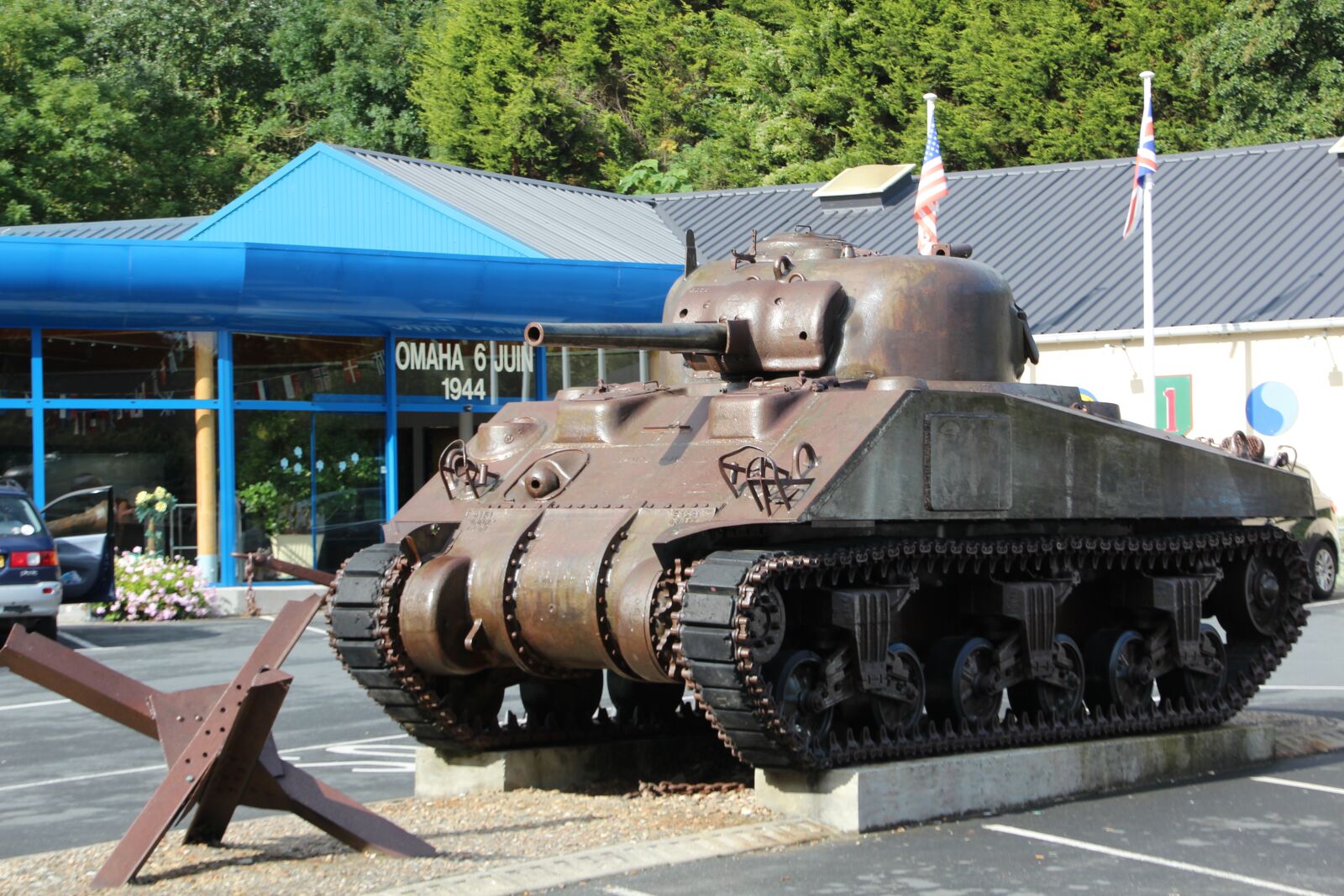 Canon EOS 600D (Rebel EOS T3i / EOS Kiss X5) sample photo. War, tank, beach photography