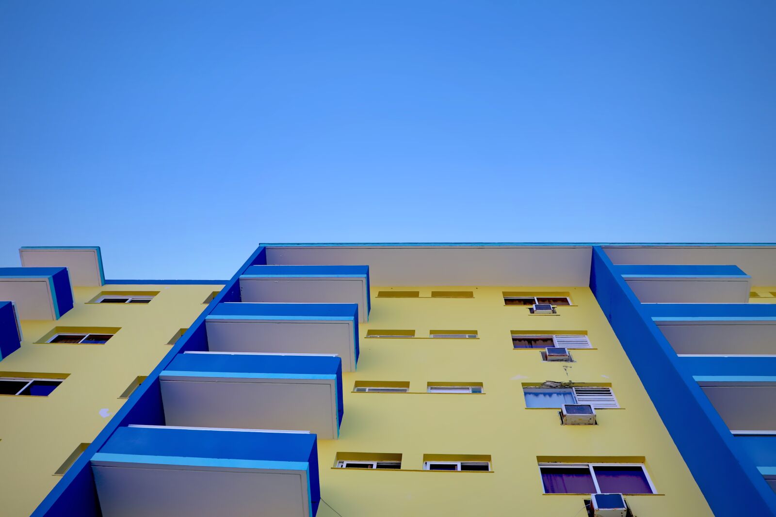 Canon EOS 200D (EOS Rebel SL2 / EOS Kiss X9) sample photo. Building, sky, architecture photography
