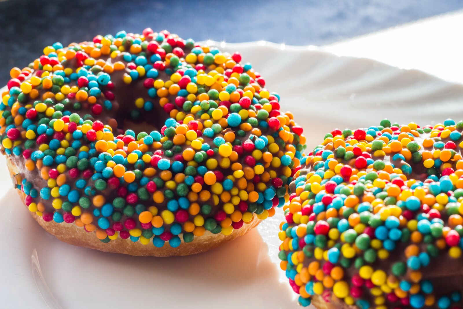 Canon EOS 550D (EOS Rebel T2i / EOS Kiss X4) sample photo. Donut, carnival, color photography