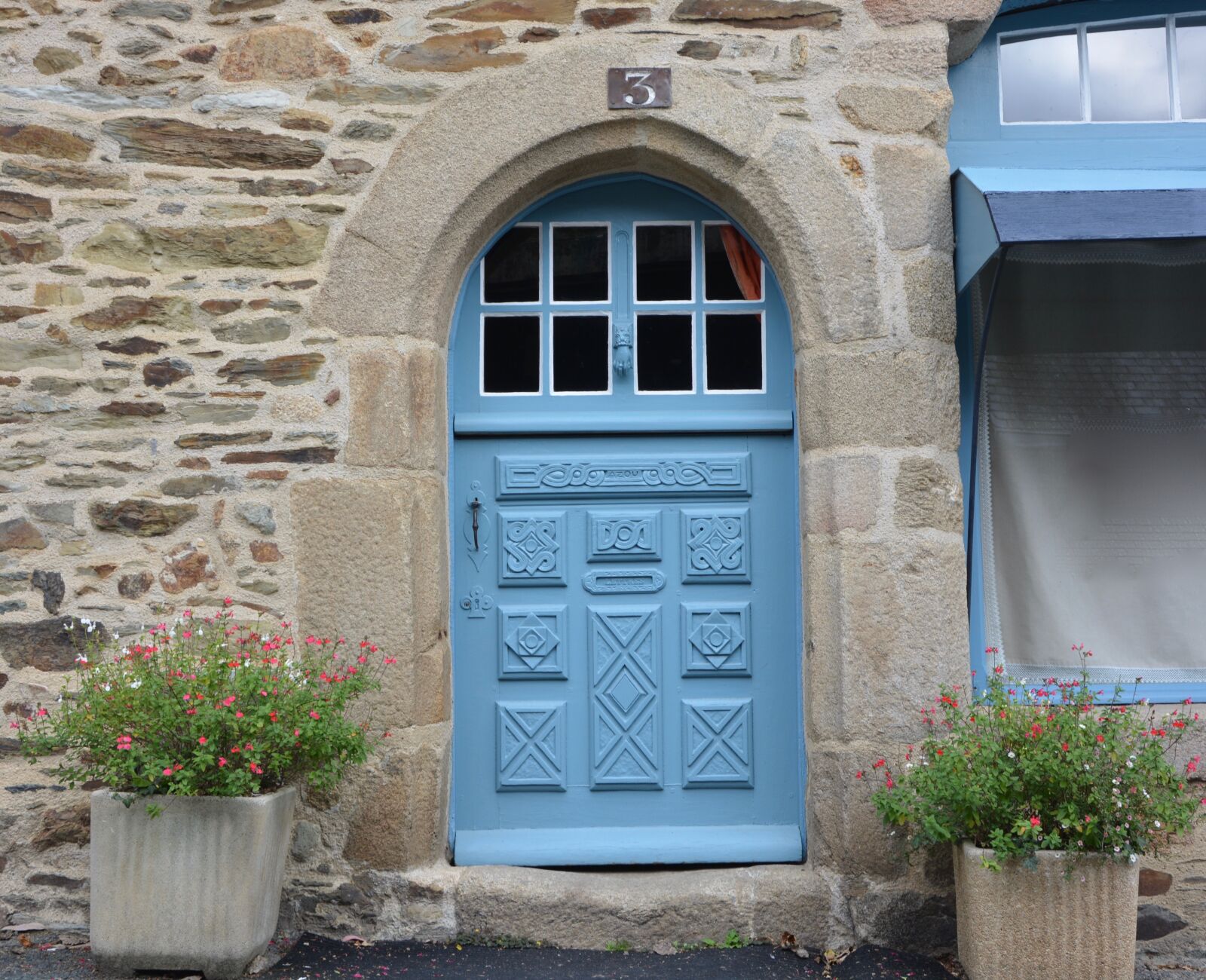 Nikon D5200 sample photo. Door entry, color blue photography