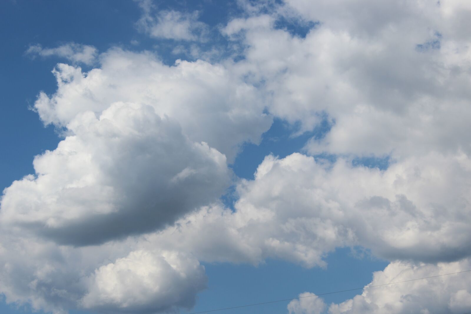 Canon EOS 1300D (EOS Rebel T6 / EOS Kiss X80) sample photo. Sky, clouds, background photography