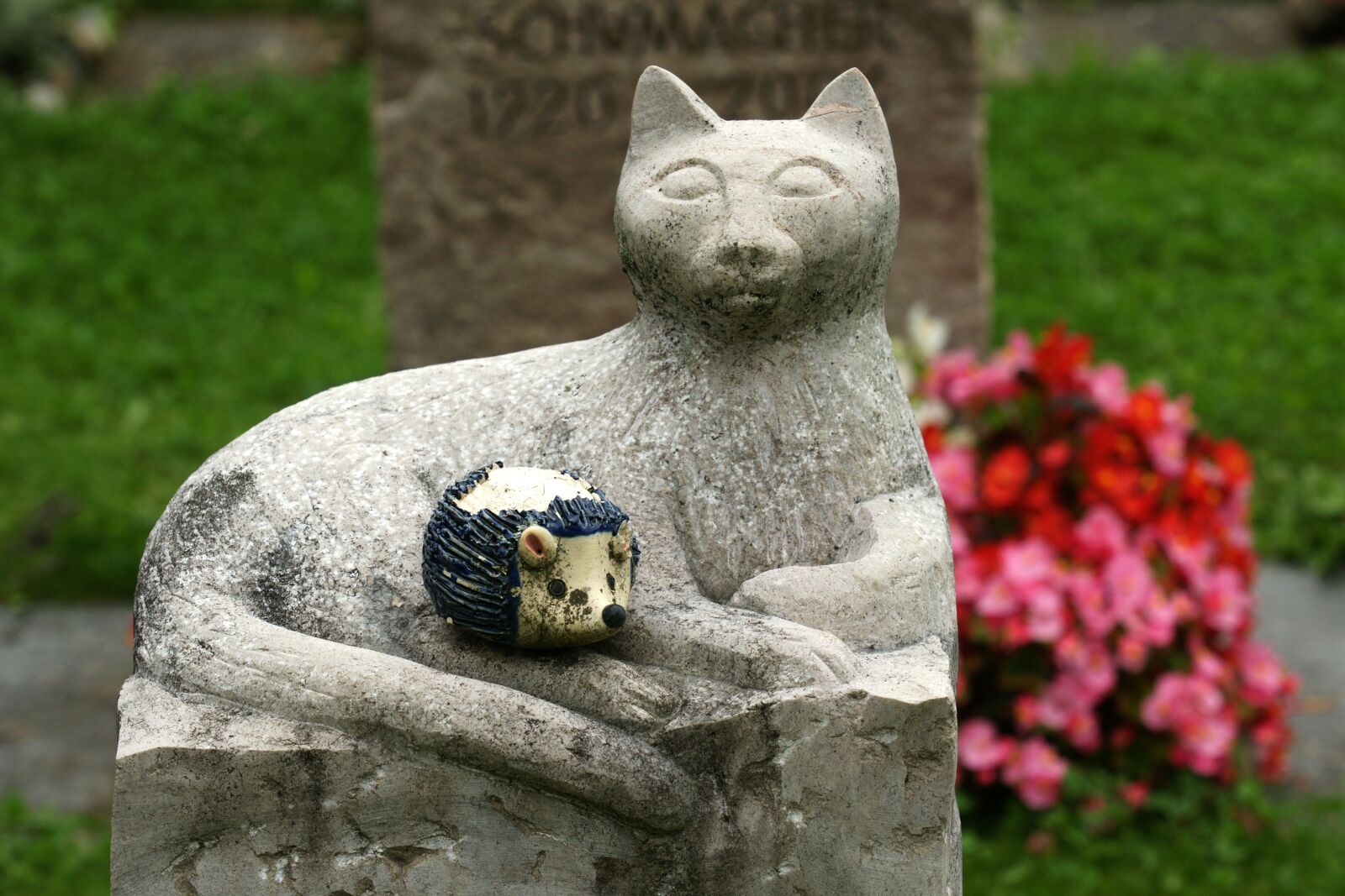 Sony Alpha DSLR-A700 sample photo. Cat, figure, sculpture photography
