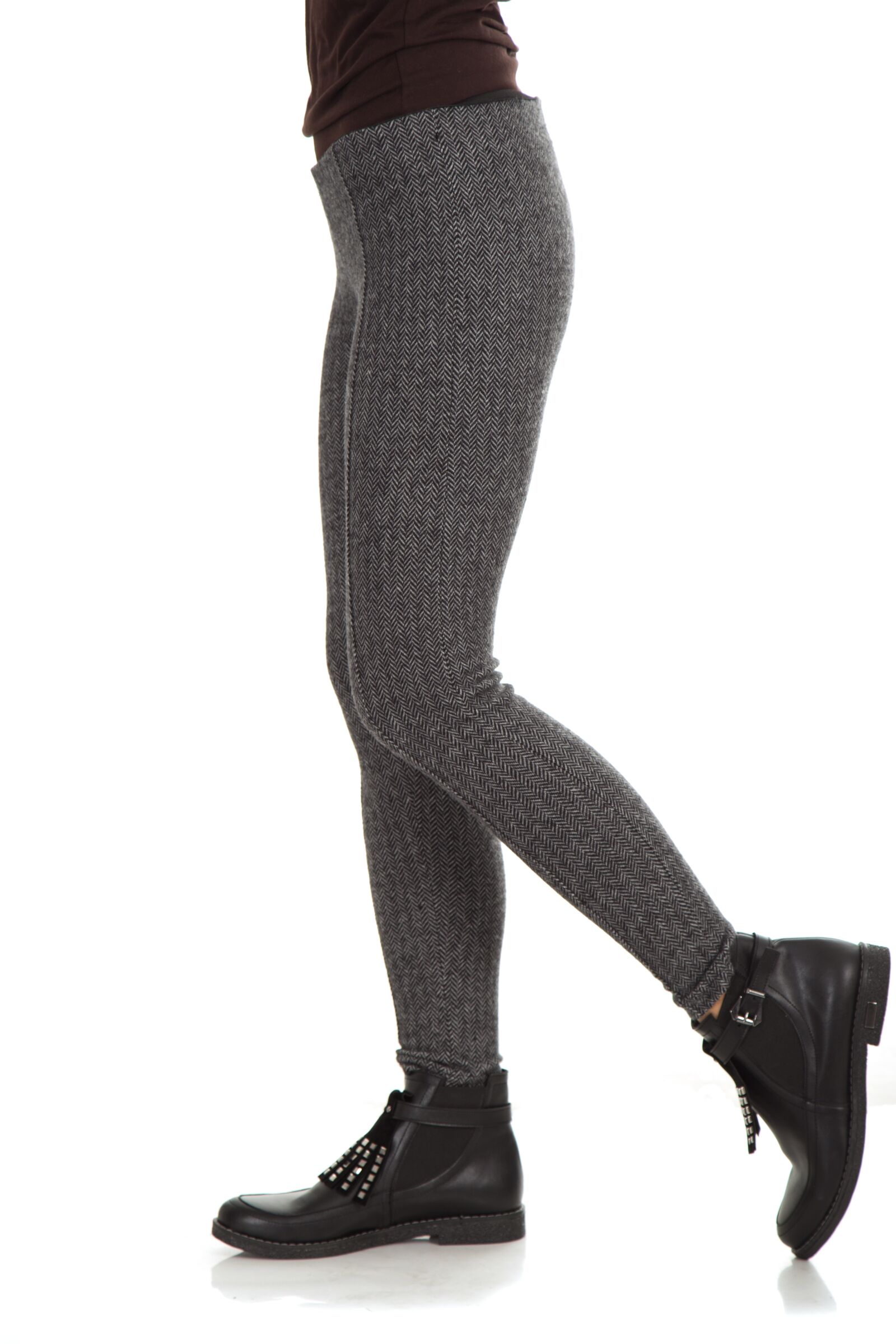 Canon EOS 6D + Canon EF 24-105mm F4L IS USM sample photo. Legs, pants, shoes photography