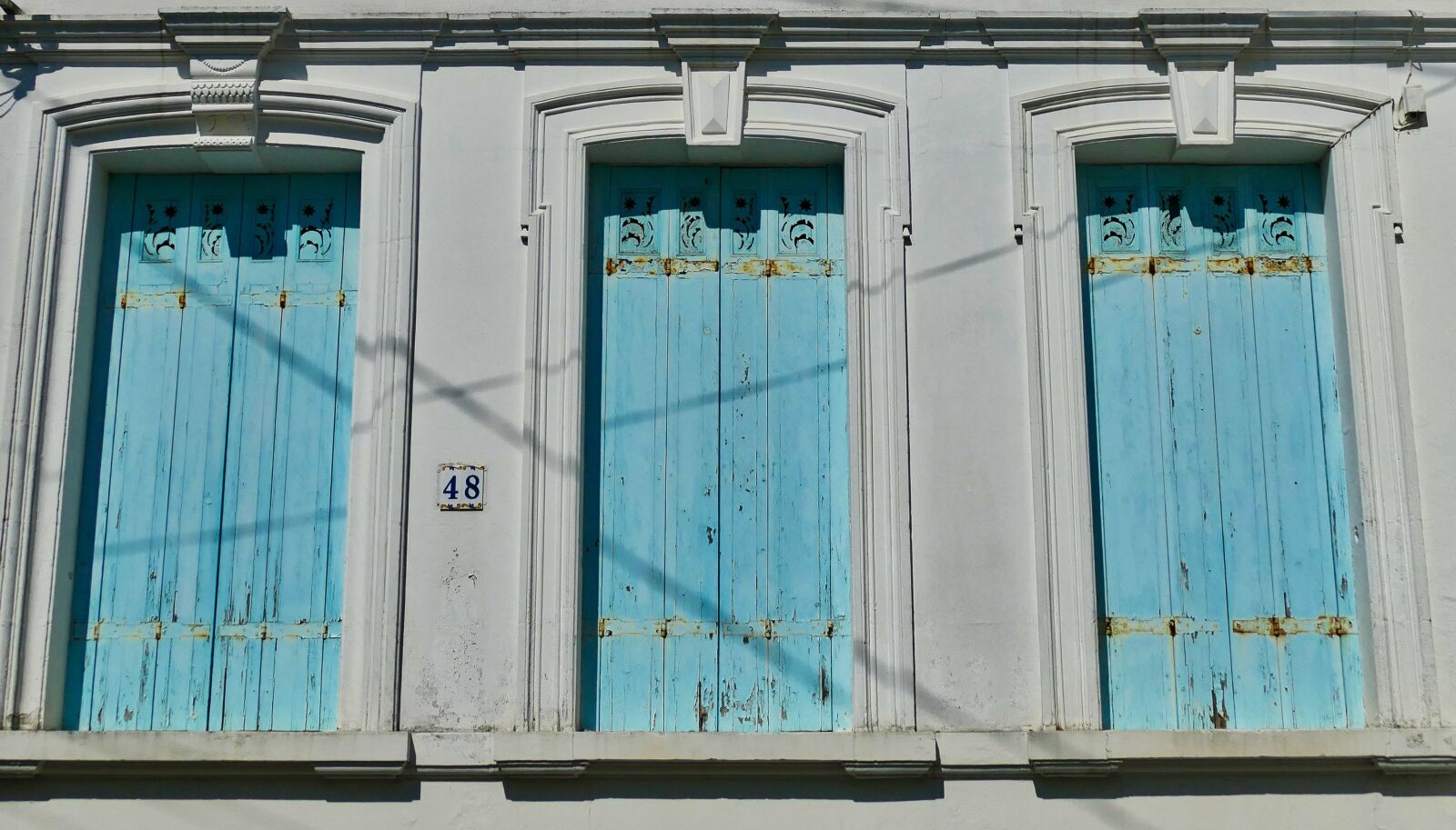 Panasonic Lumix DMC-FZ1000 sample photo. Architecture, facade, shutters photography