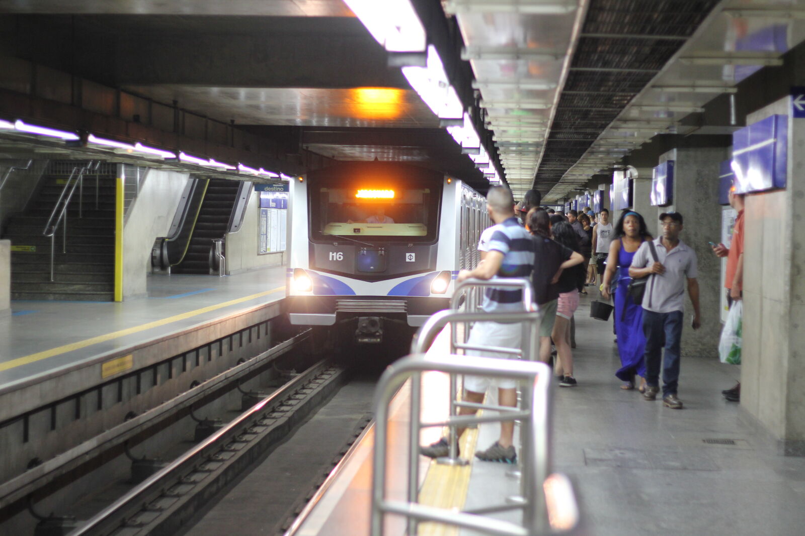Canon EOS 550D (EOS Rebel T2i / EOS Kiss X4) sample photo. 35mm, abandoned, aerospace, br photography