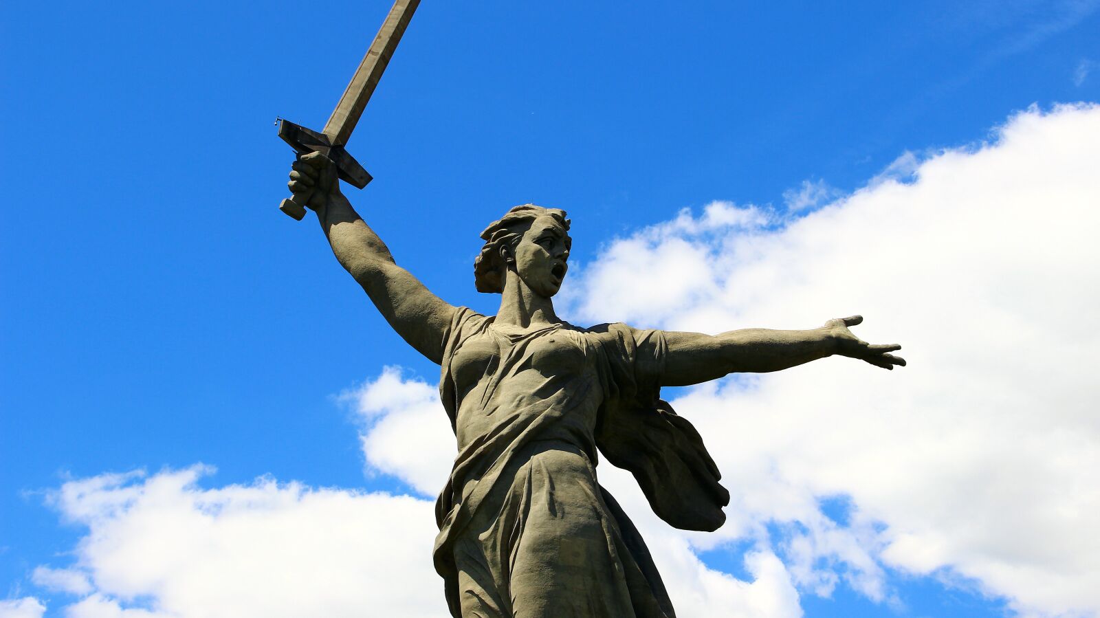 Canon EOS 600D (Rebel EOS T3i / EOS Kiss X5) sample photo. Volgograd, mother motherland, monument photography