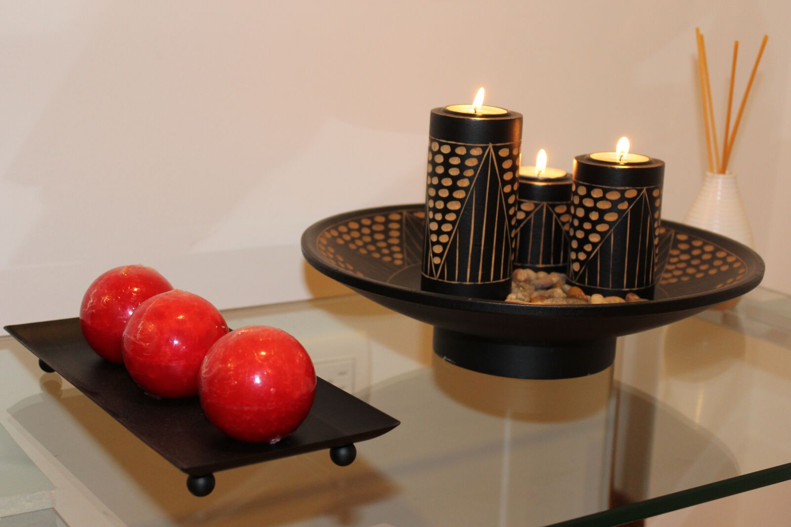 Canon EOS 1200D (EOS Rebel T5 / EOS Kiss X70 / EOS Hi) sample photo. Yoga, candles, house photography
