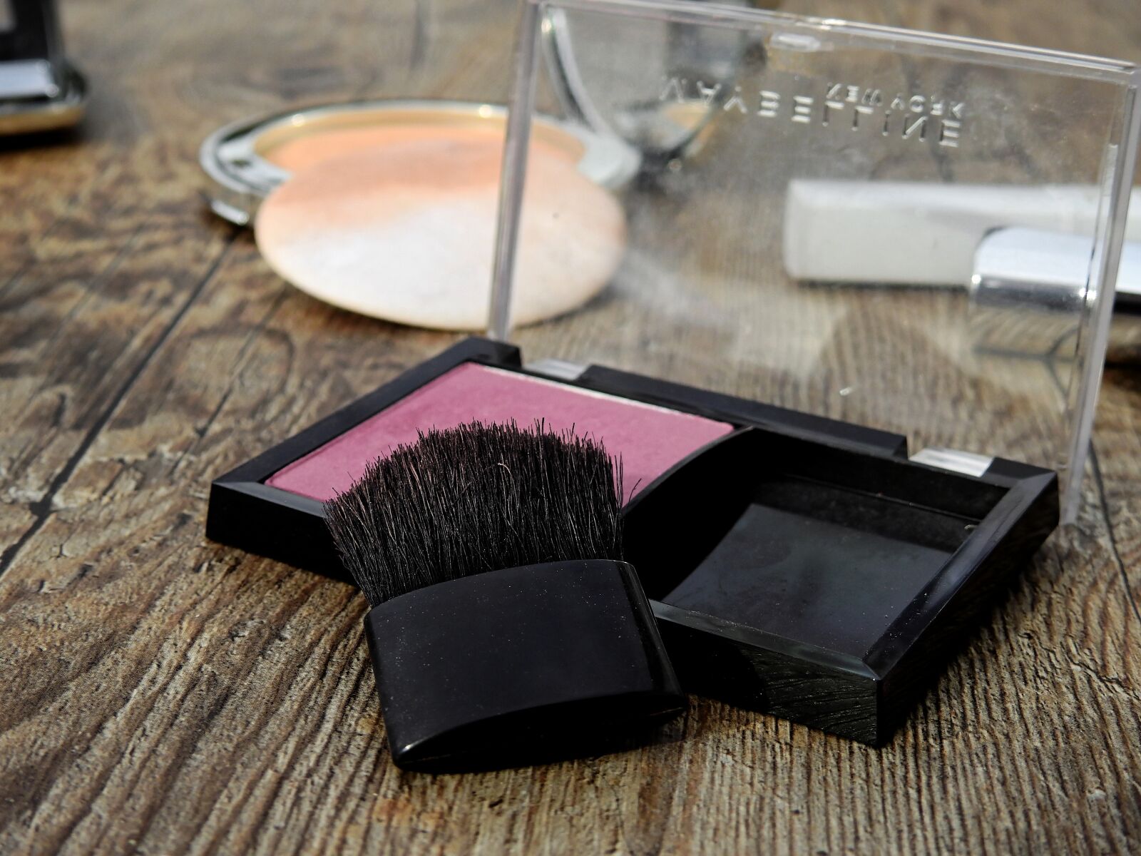 Nikon Coolpix P900 sample photo. Cosmetics, make up, makeup photography
