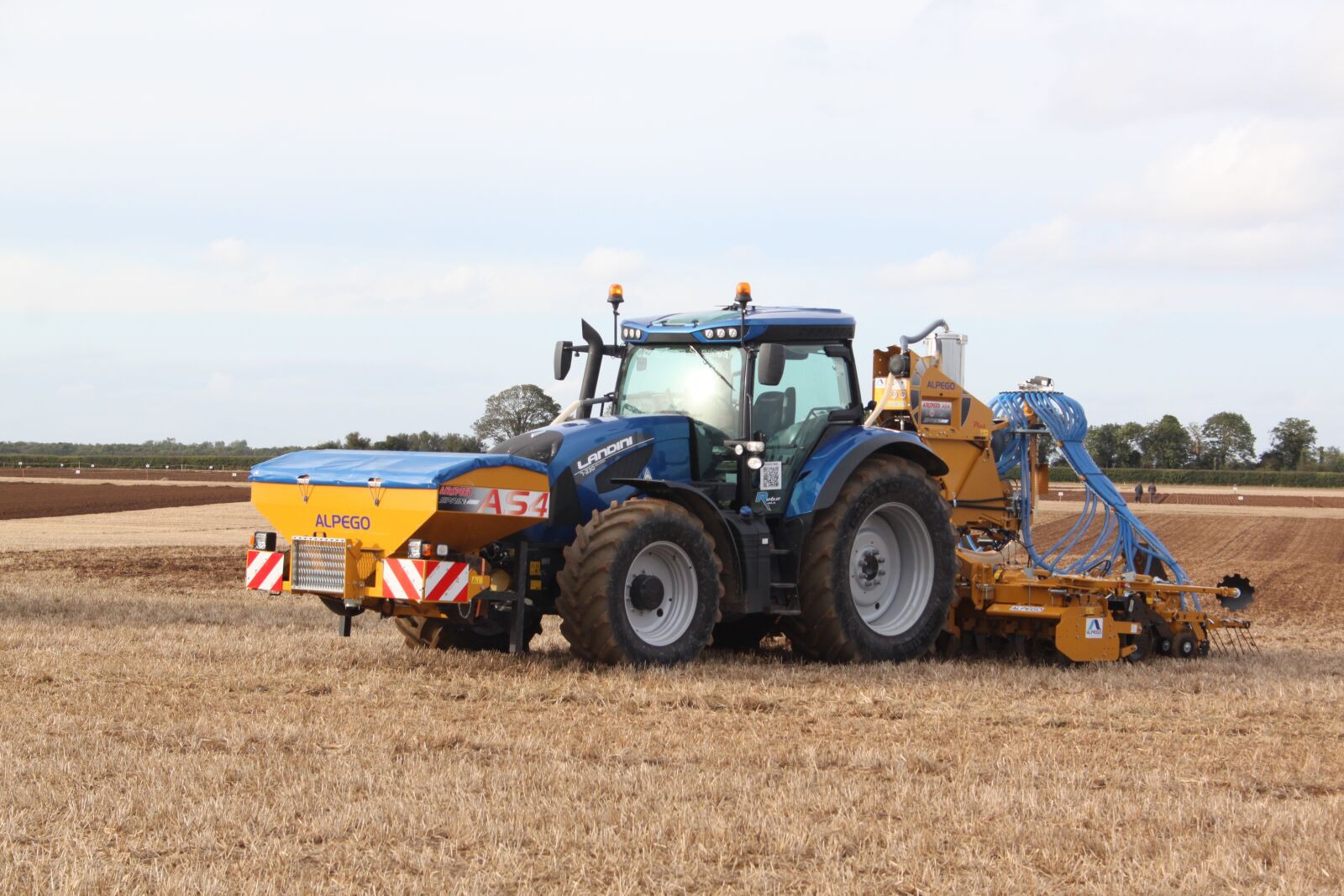 Canon EOS 500D (EOS Rebel T1i / EOS Kiss X3) sample photo. Tractor, drilling, sowing photography