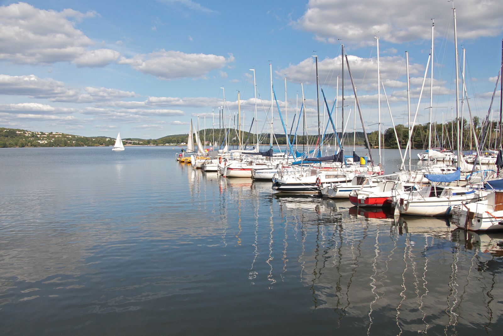 Canon EOS 700D (EOS Rebel T5i / EOS Kiss X7i) sample photo. Lake, marina, boats photography