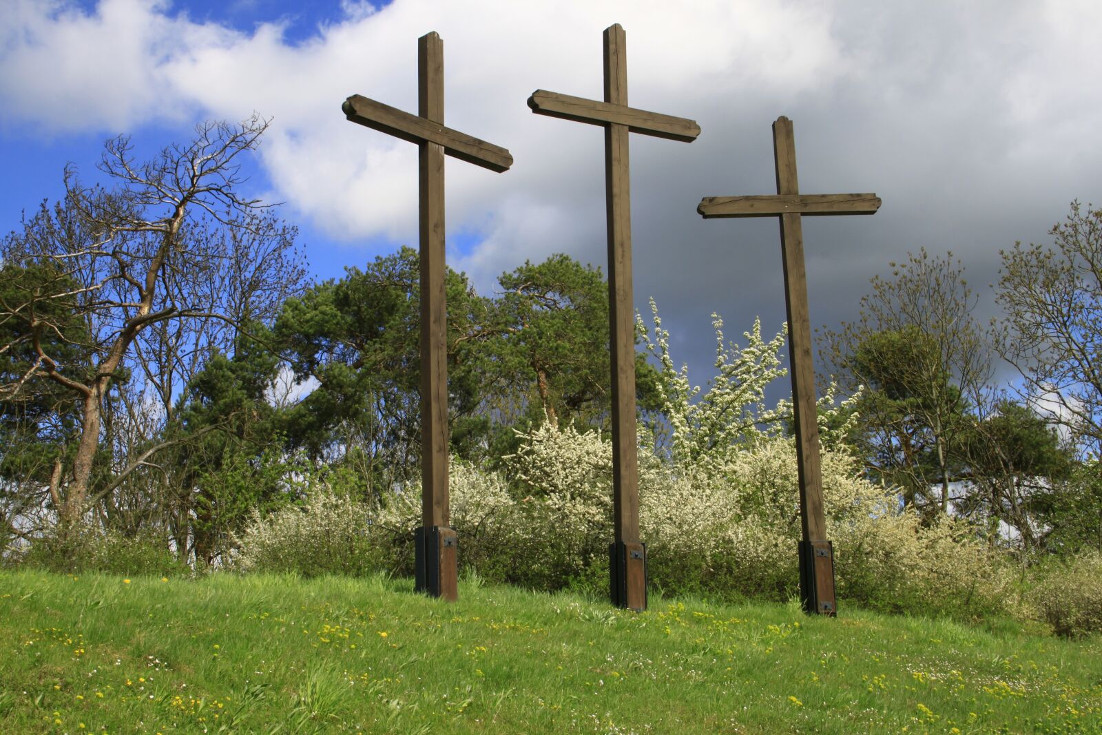 Canon EOS 500D (EOS Rebel T1i / EOS Kiss X3) sample photo. Good friday, church, crucifixion photography