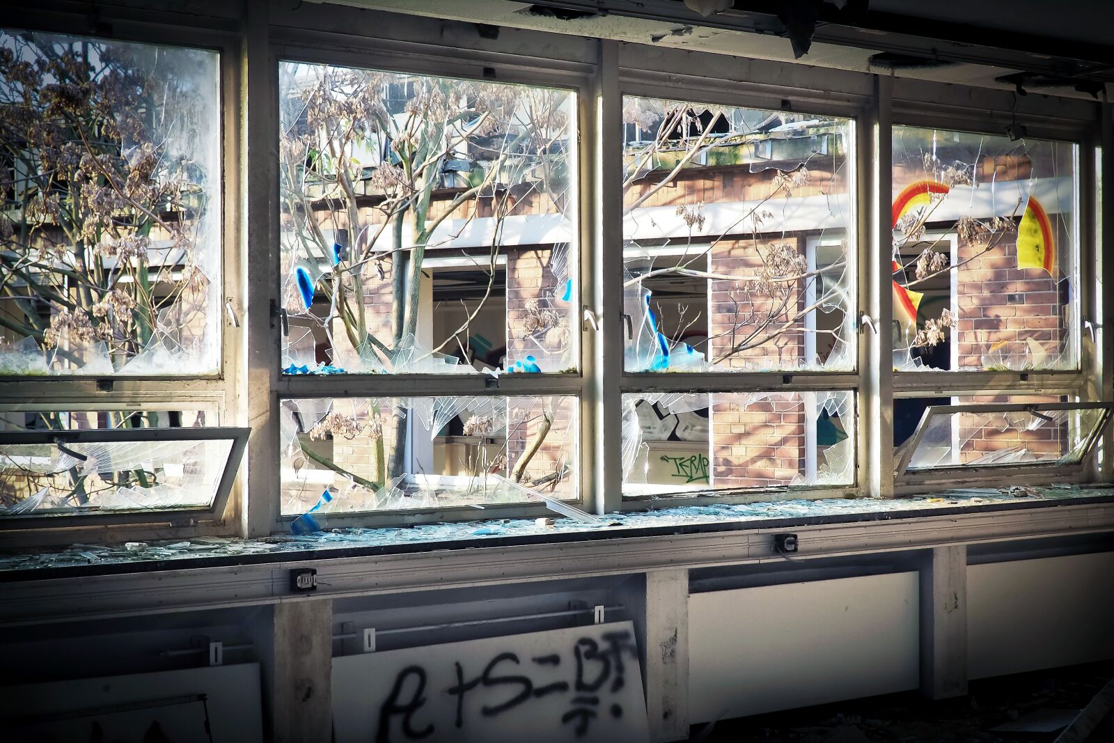 Olympus OM-D E-M10 sample photo. Lost places, factory, old photography