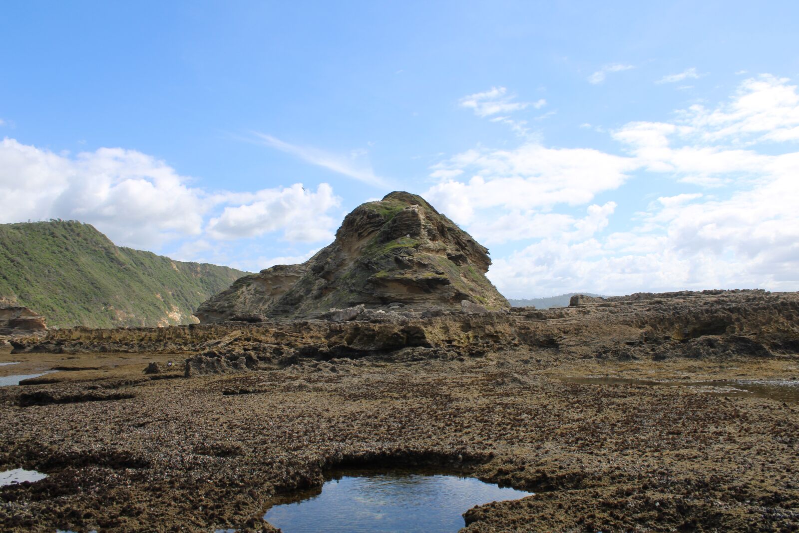 Canon EOS 2000D (EOS Rebel T7 / EOS Kiss X90 / EOS 1500D) sample photo. Scenic, coast, beach photography