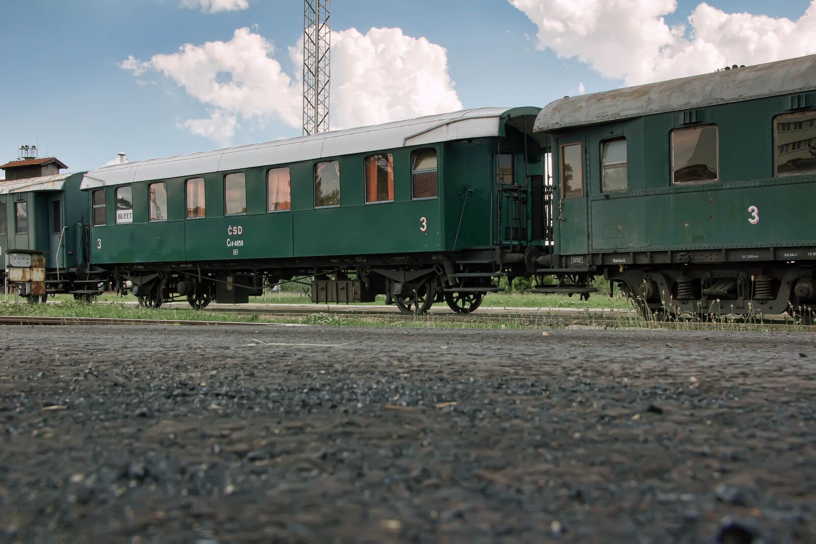 Canon EOS 600D (Rebel EOS T3i / EOS Kiss X5) sample photo. The historical train, wagons photography