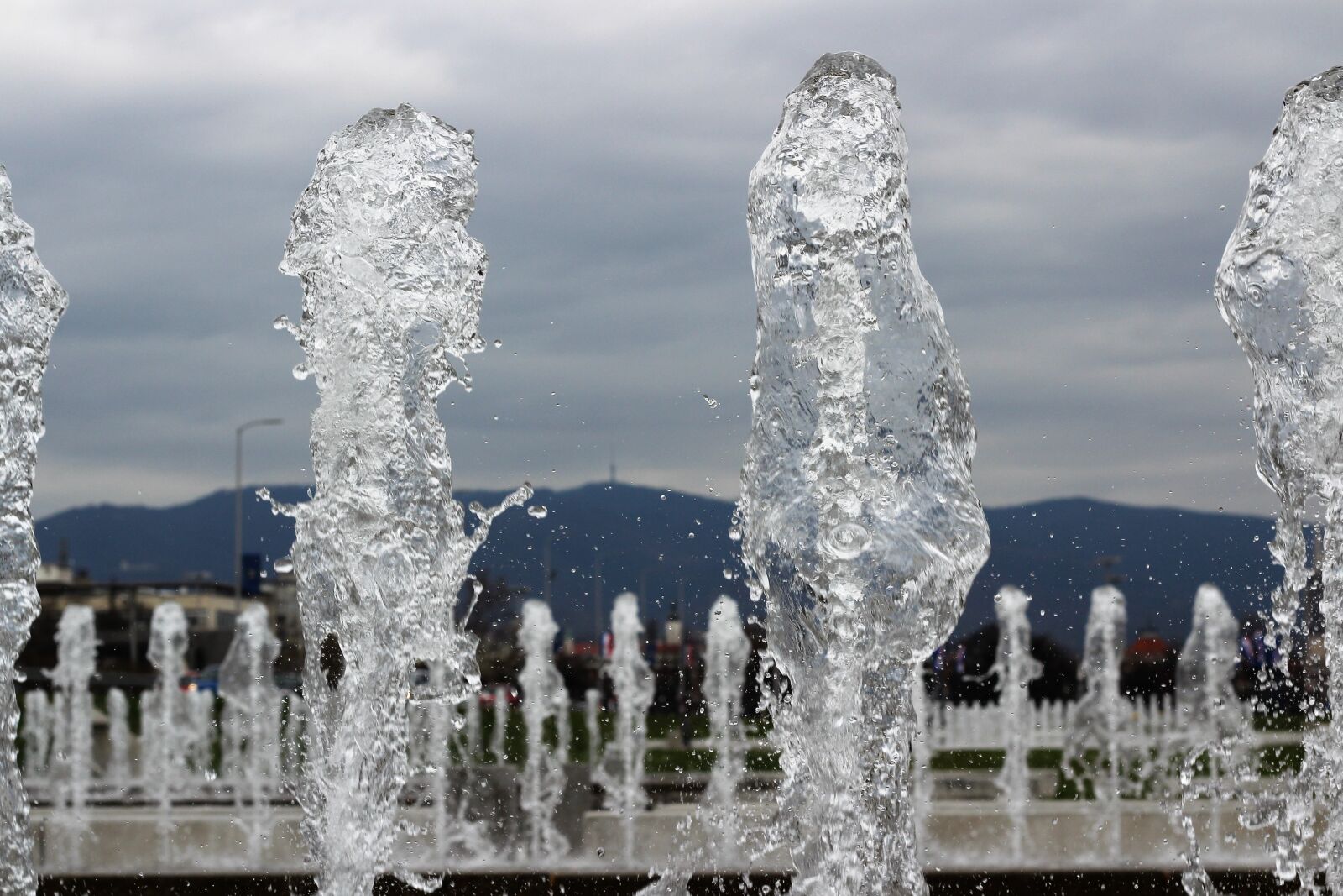 Canon EOS 600D (Rebel EOS T3i / EOS Kiss X5) + Canon EF 50mm F1.8 II sample photo. Water fontana, sprinkling, zagreb photography