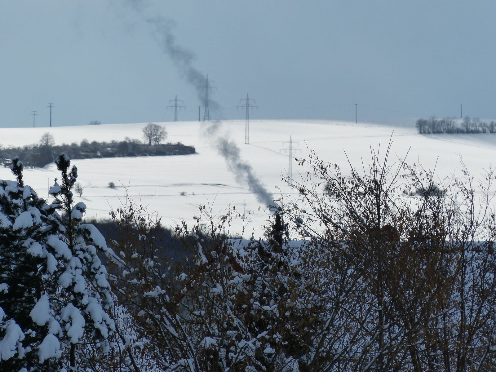 Panasonic Lumix DMC-FZ200 sample photo. Smoke, smoke plume, wintry photography