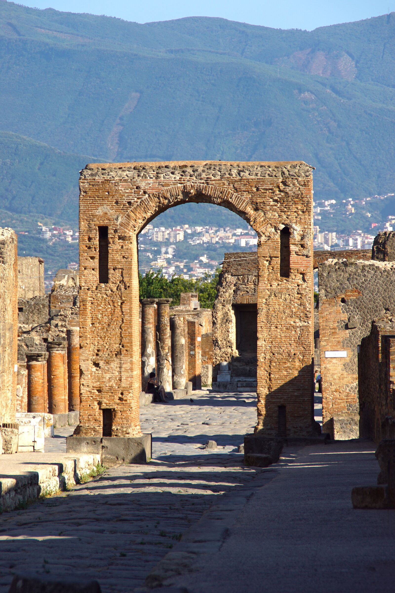 Sony DT 18-200mm F3.5-6.3 sample photo. Italy, pompeii, architecture photography