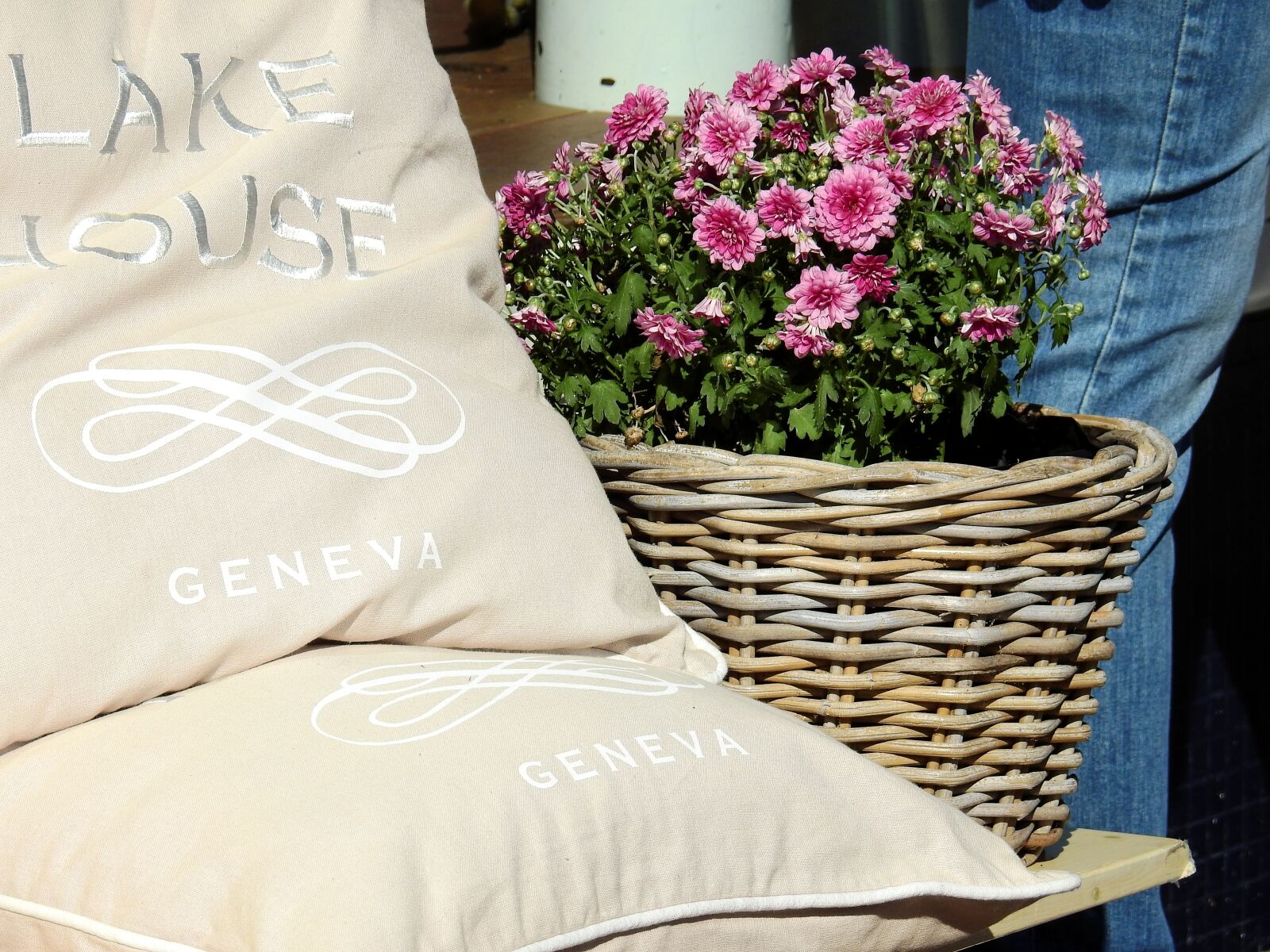 Nikon Coolpix P900 sample photo. Pillow, flowers, jeans photography