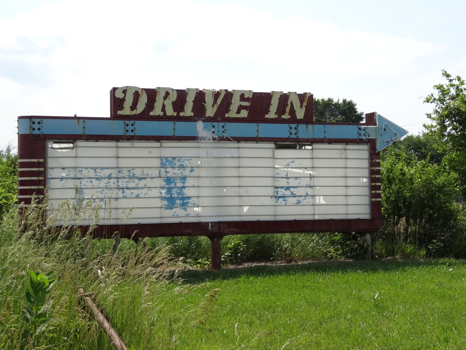 Sony Cyber-shot DSC-HX20V sample photo. Drive-in theater sign, abandoned photography