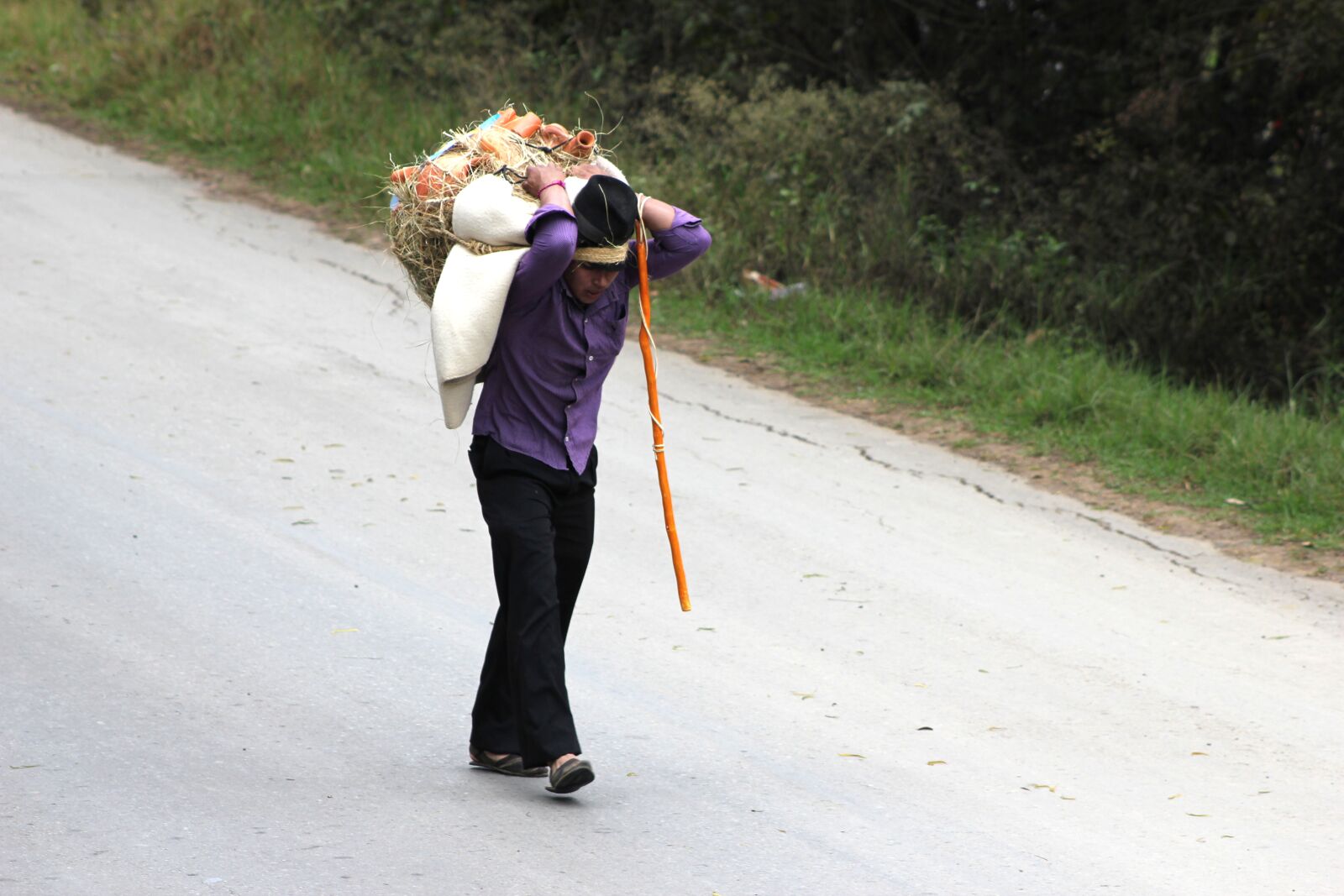 Canon EOS 550D (EOS Rebel T2i / EOS Kiss X4) sample photo. Peasant, worker, colombian photography