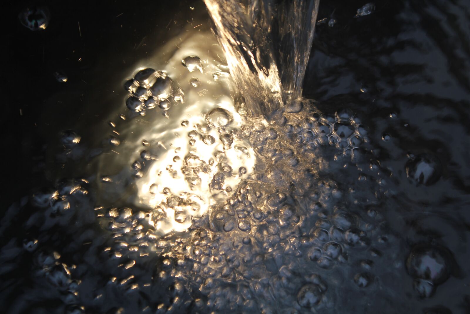 Canon EOS 550D (EOS Rebel T2i / EOS Kiss X4) sample photo. Water, drop of water photography