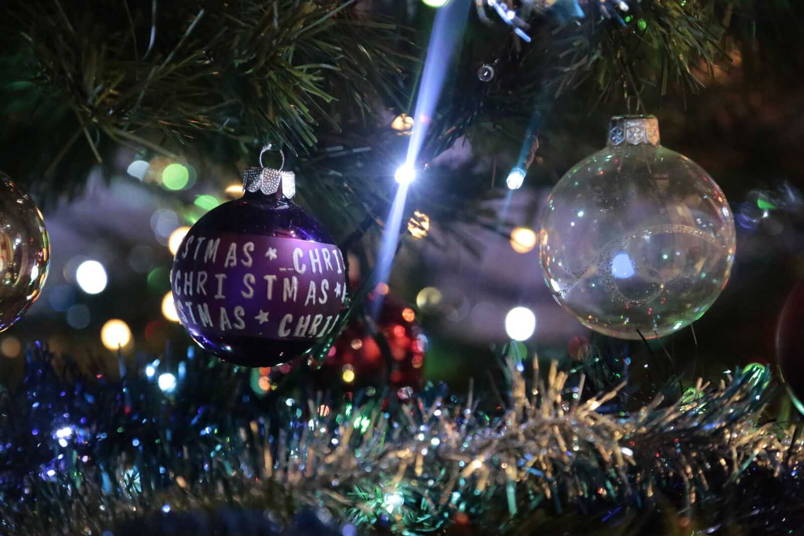 Canon EF 24-105mm F4L IS USM sample photo. Christmas, tree, balls photography