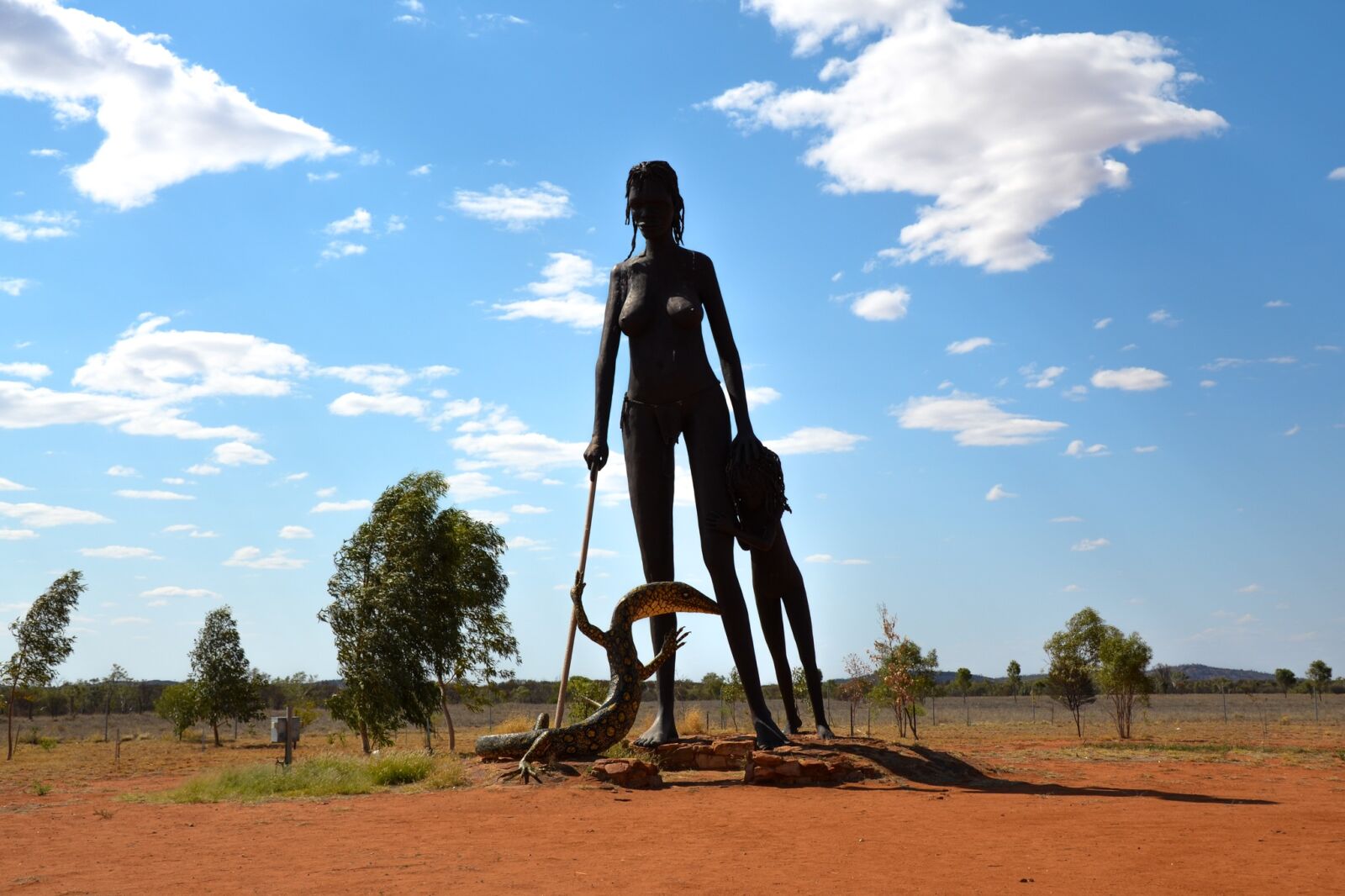 Nikon D5100 sample photo. Statue, anmatjere women, aileron photography