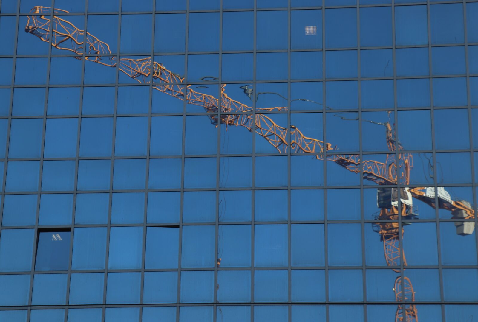 Canon EOS 77D (EOS 9000D / EOS 770D) sample photo. Reflection, crane, house photography