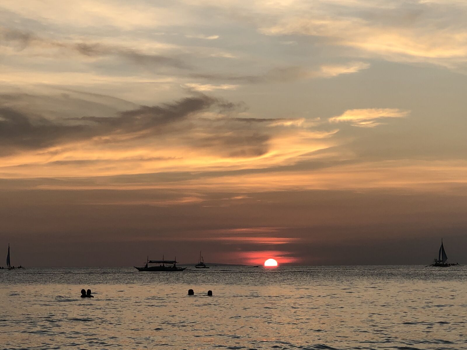 iPhone X back dual camera 6mm f/2.4 sample photo. Sunset, beach photography