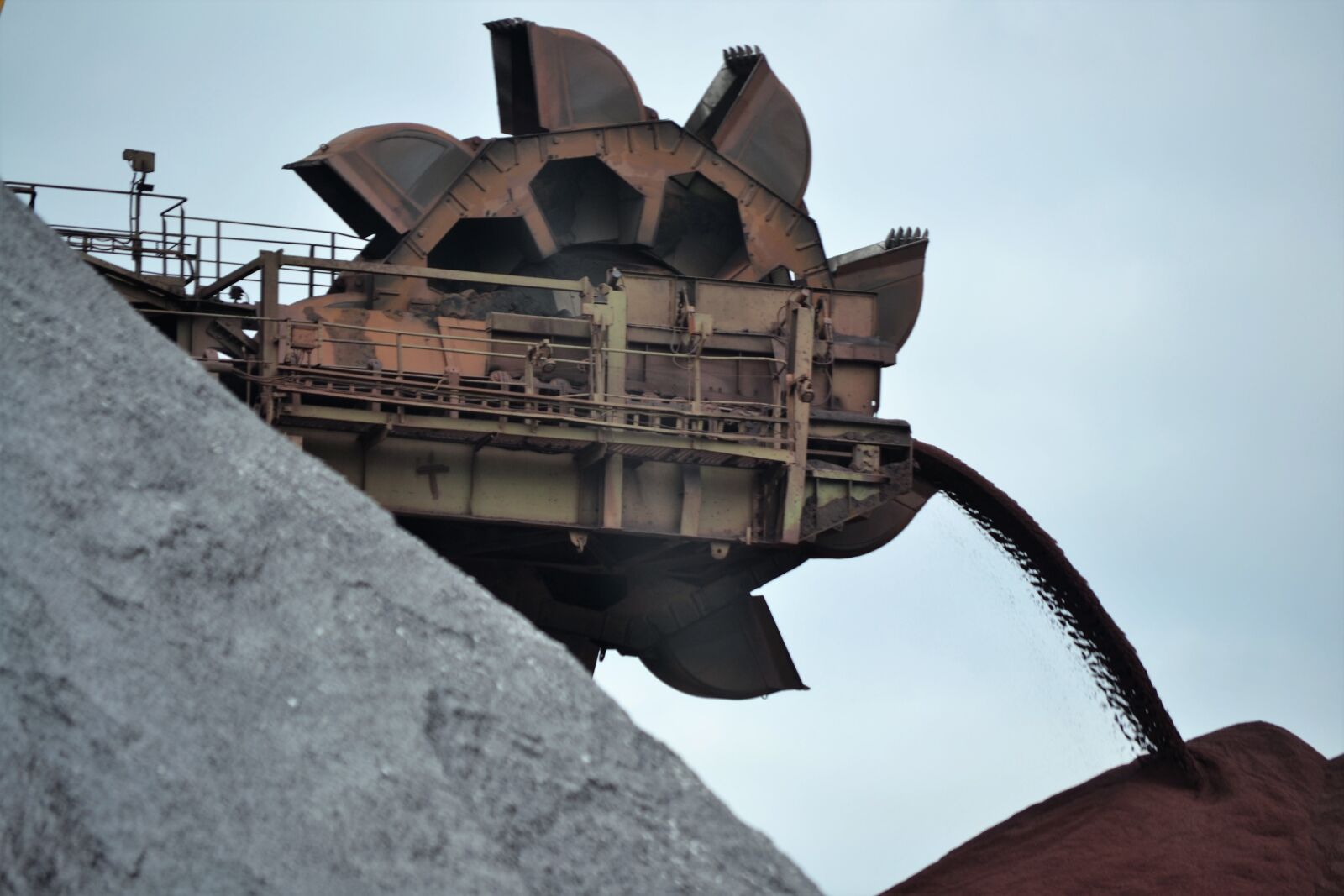 Nikon D3100 sample photo. Kolengraaf, machine, europoort photography