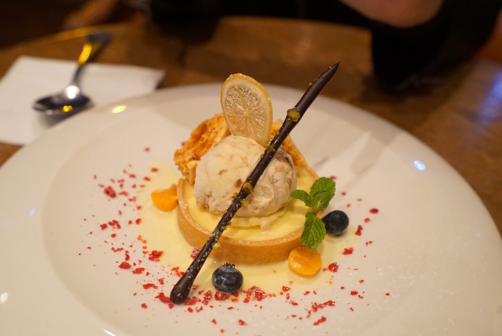 Sony a7S II + Sony Vario-Tessar T* FE 16-35mm F4 ZA OSS sample photo. Dessert, lemon tart, hong photography