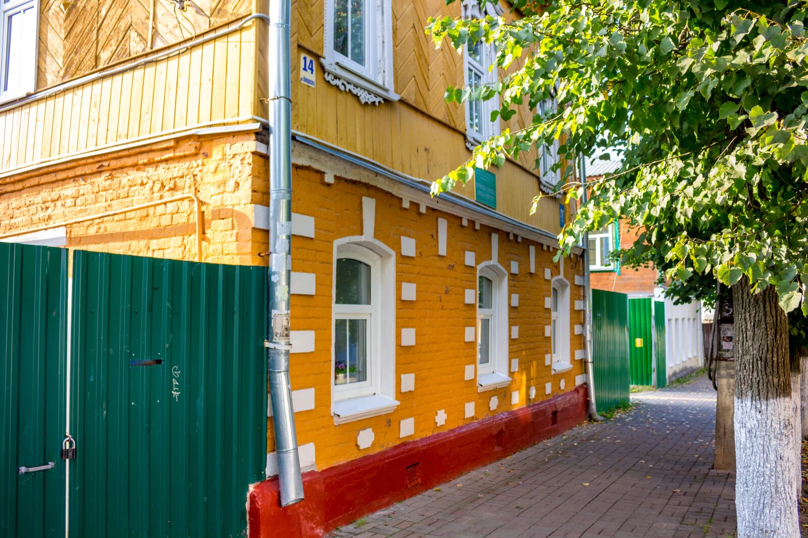Canon EOS 100D (EOS Rebel SL1 / EOS Kiss X7) sample photo. House, old, russia photography