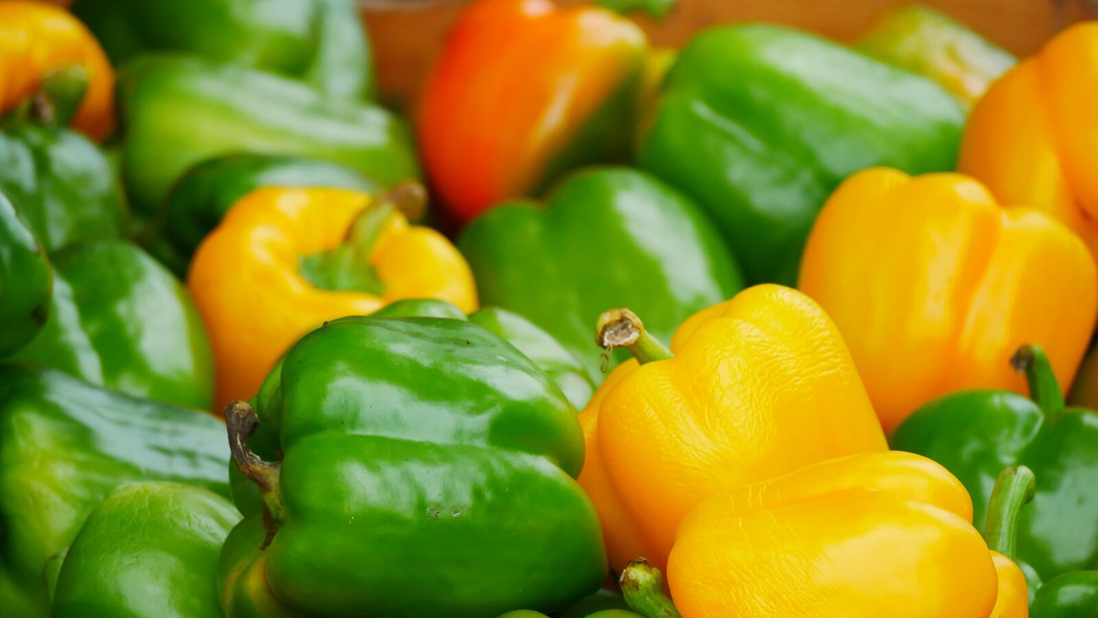 Panasonic Lumix DMC-GX85 (Lumix DMC-GX80 / Lumix DMC-GX7 Mark II) sample photo. Paprika, fresh peppers, food photography