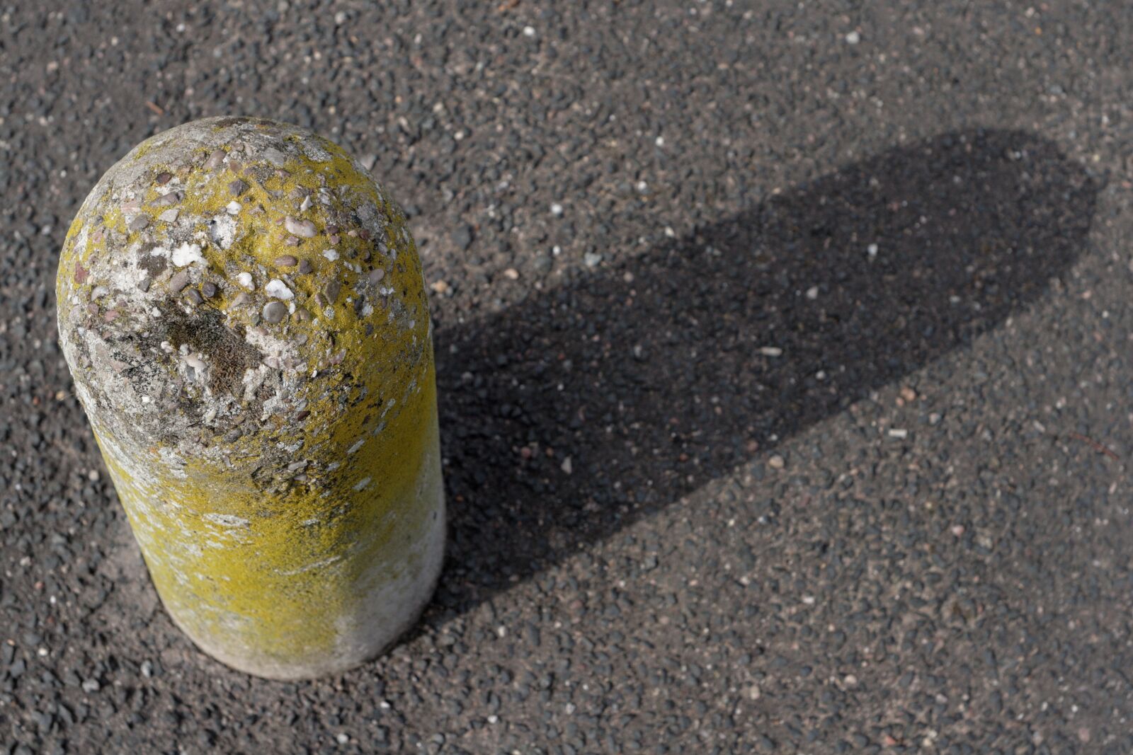 Canon EOS 20D sample photo. Bollard, concrete, street photography