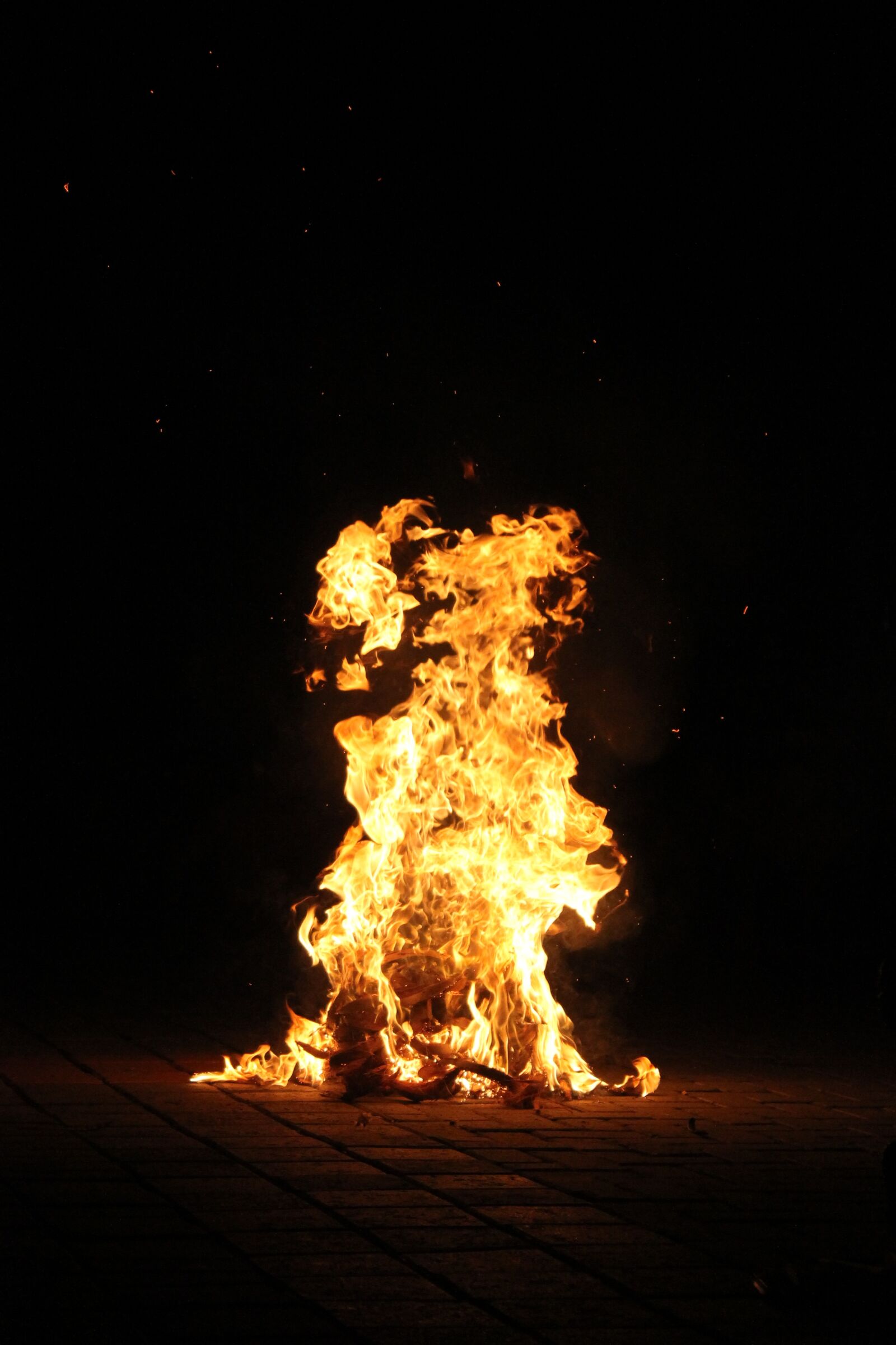 Canon EOS 1100D (EOS Rebel T3 / EOS Kiss X50) sample photo. Fire, hot, dark photography