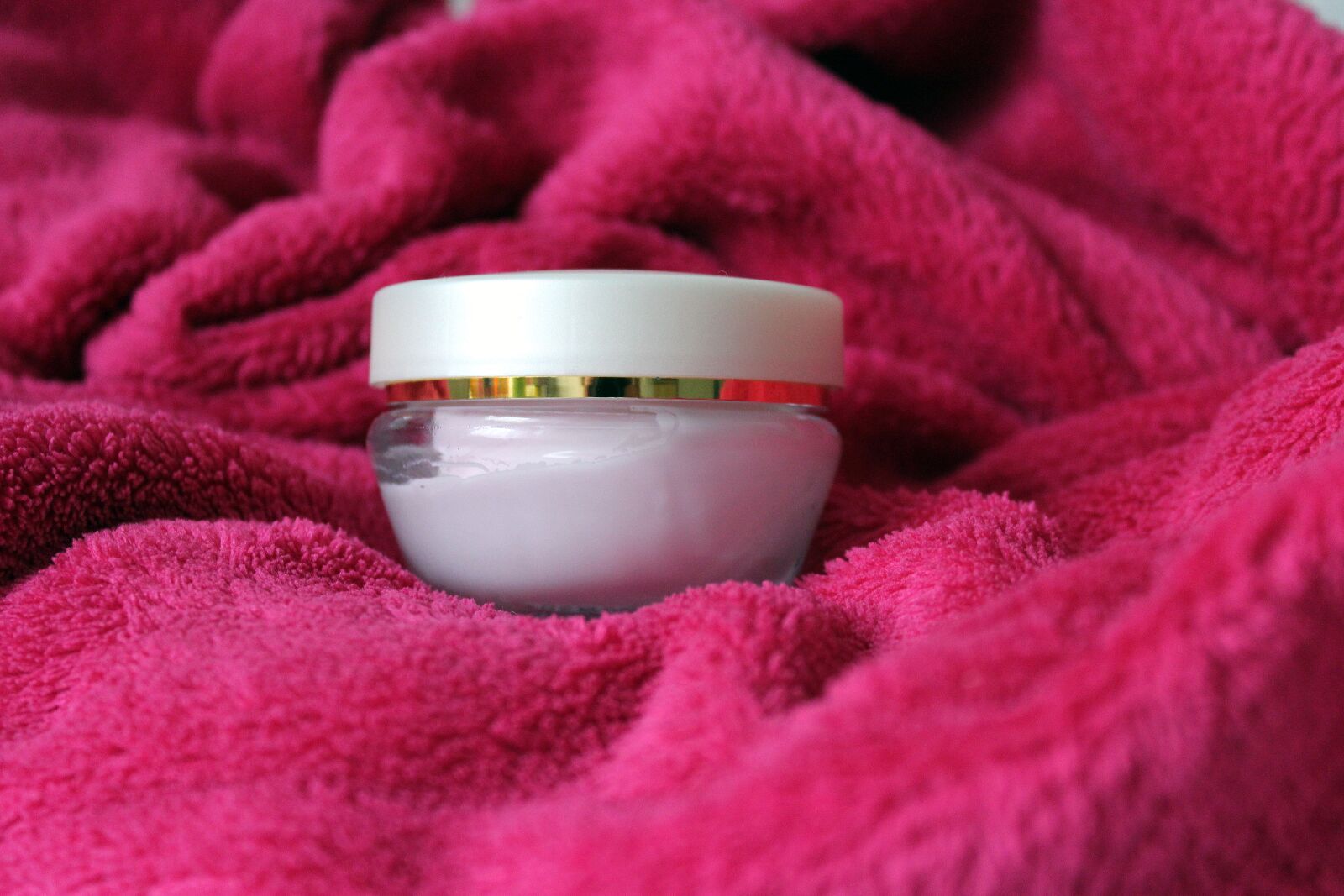 Canon EOS 1200D (EOS Rebel T5 / EOS Kiss X70 / EOS Hi) sample photo. Beauty, beautician, cream photography