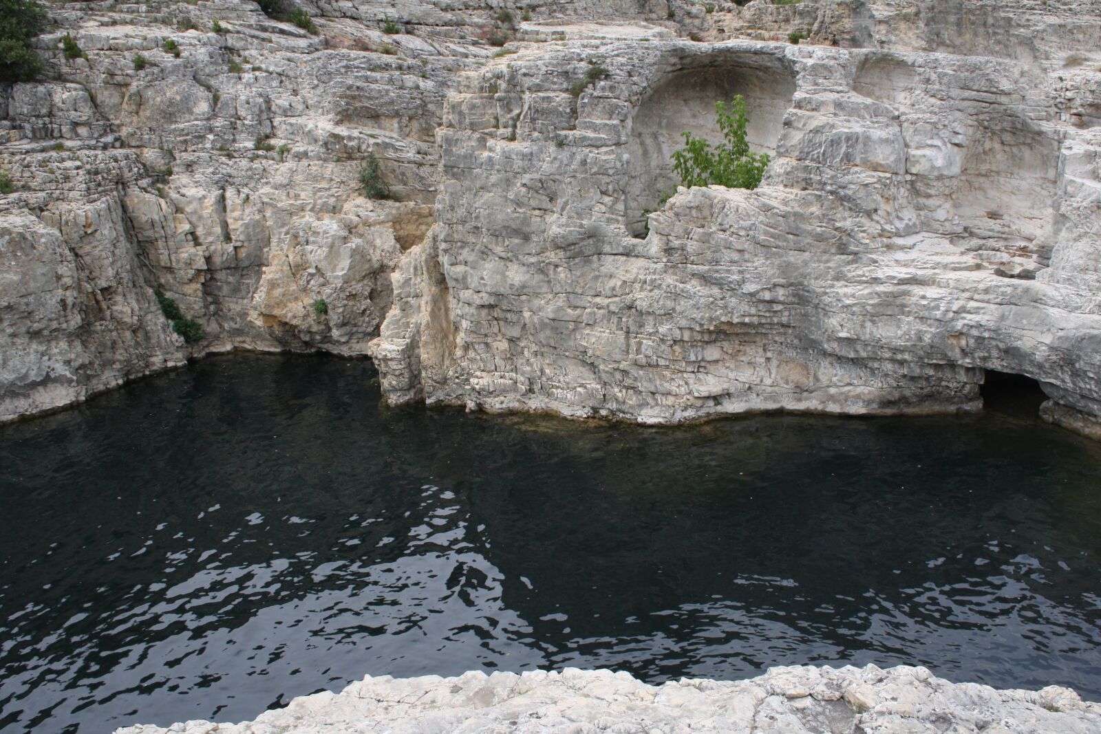 Canon EOS 1000D (EOS Digital Rebel XS / EOS Kiss F) sample photo. Cascades, the waterfalls of photography
