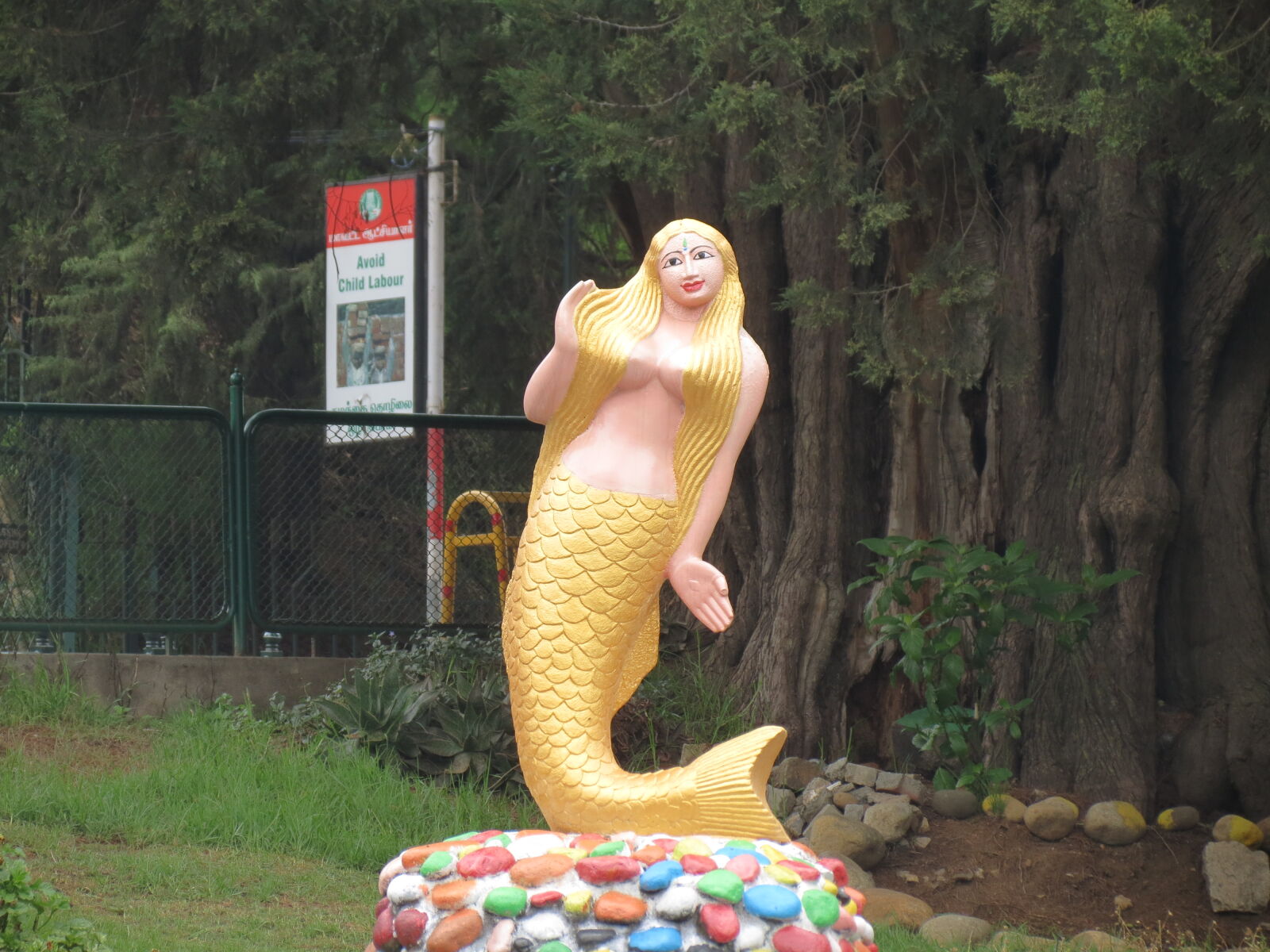 Canon PowerShot SX40 HS sample photo. Sculpture photography