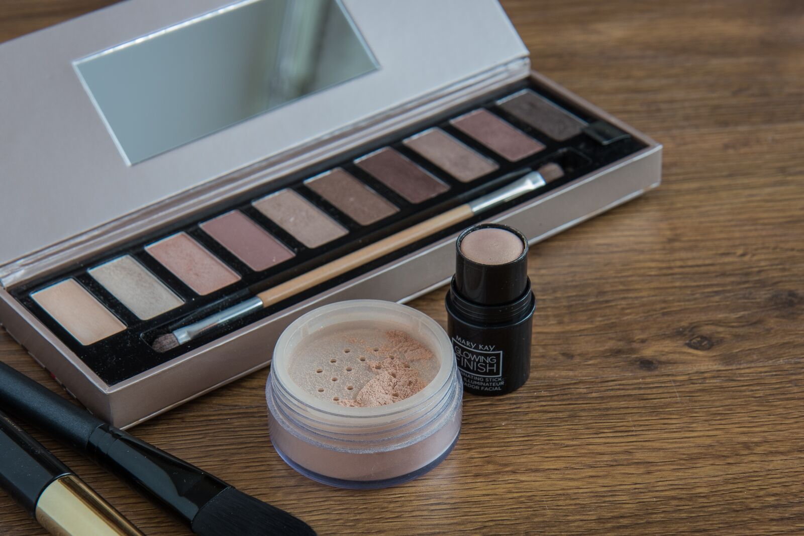 Canon EOS 7D Mark II sample photo. Cosmetics, eyeshadow, for painting photography