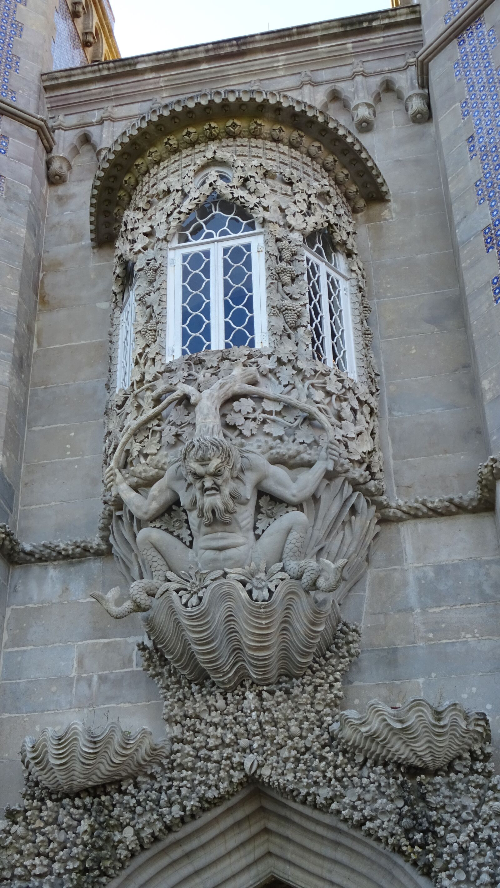 Sony DSC-HX60 sample photo. Facade, ornament, decoration photography