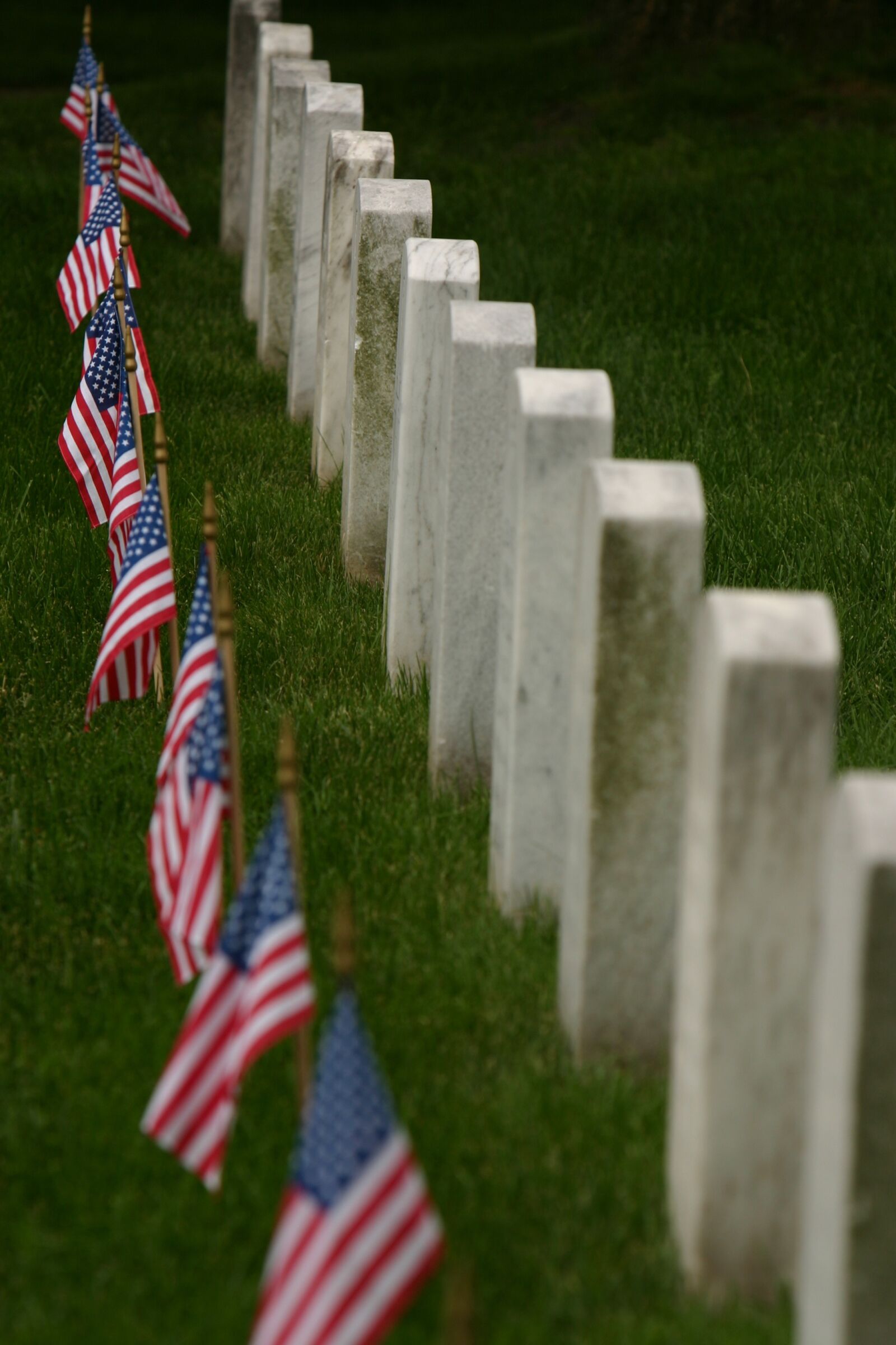 Canon EOS 300D (EOS Digital Rebel / EOS Kiss Digital) sample photo. Veterans day, flag, funeral photography
