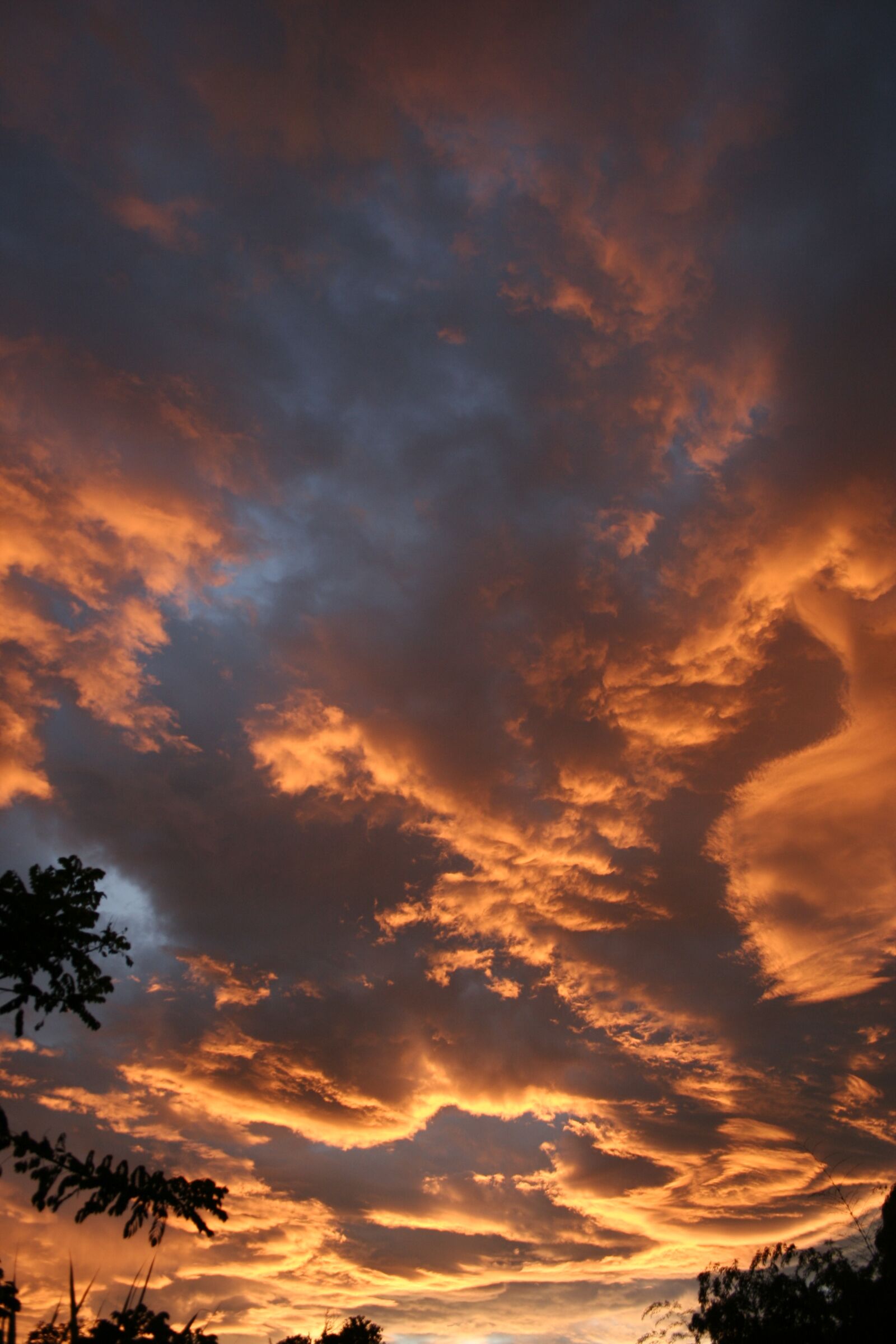 Canon EOS 350D (EOS Digital Rebel XT / EOS Kiss Digital N) sample photo. Sky, clouds, dawn photography