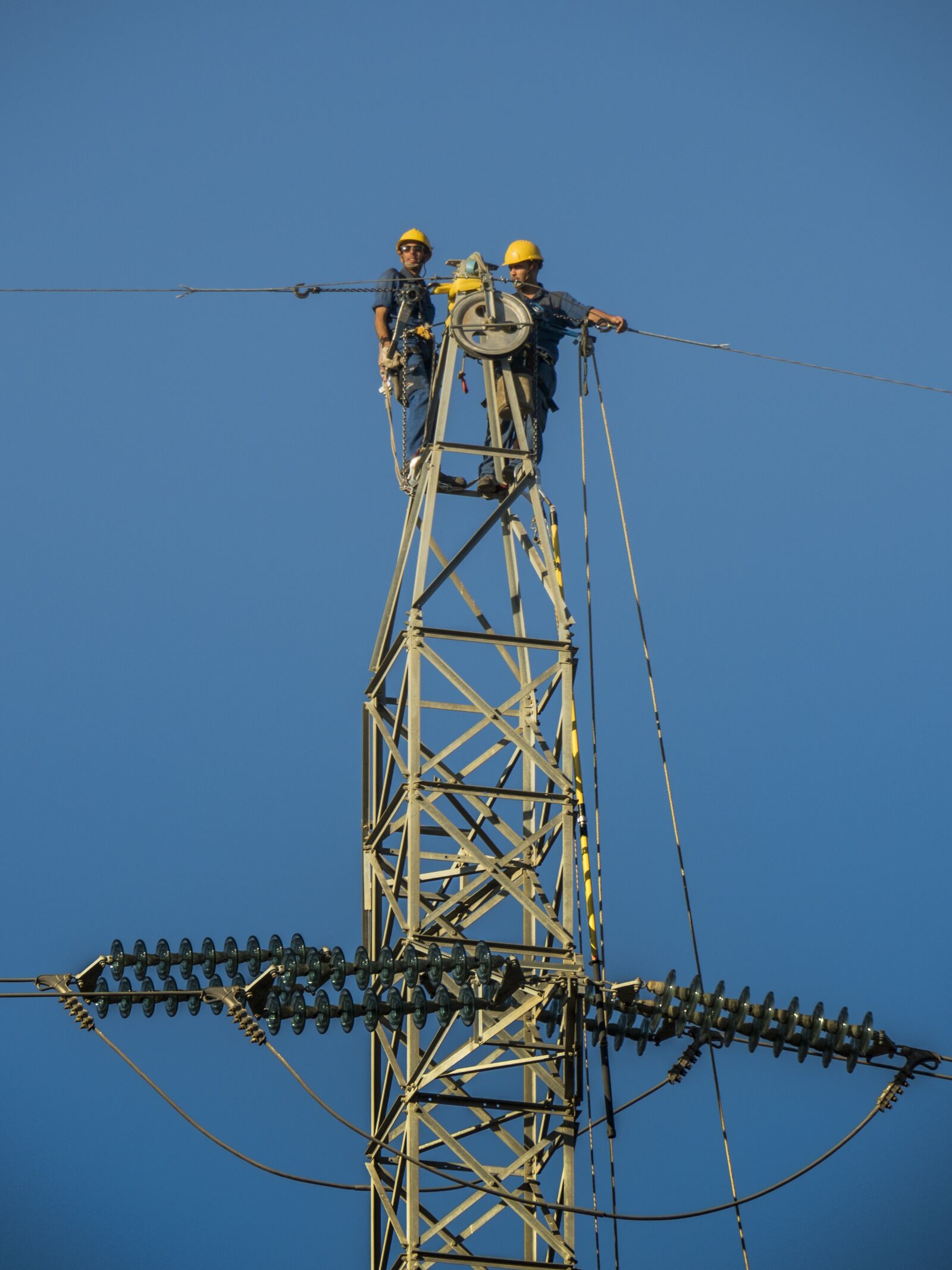 Olympus OM-D E-M5 II sample photo. Tower, electricity, electricians photography