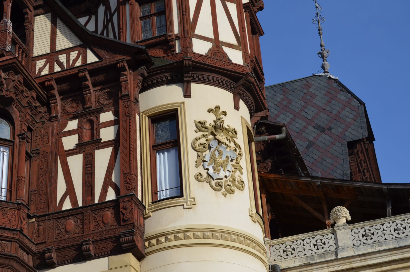 Nikon D5100 sample photo. Castle, eagle, architecture photography