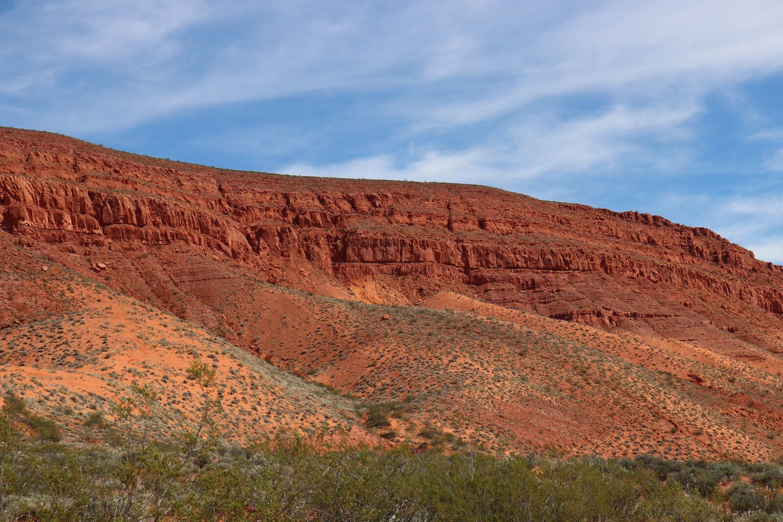 Canon EOS 200D (EOS Rebel SL2 / EOS Kiss X9) sample photo. Desert, mountain, red photography