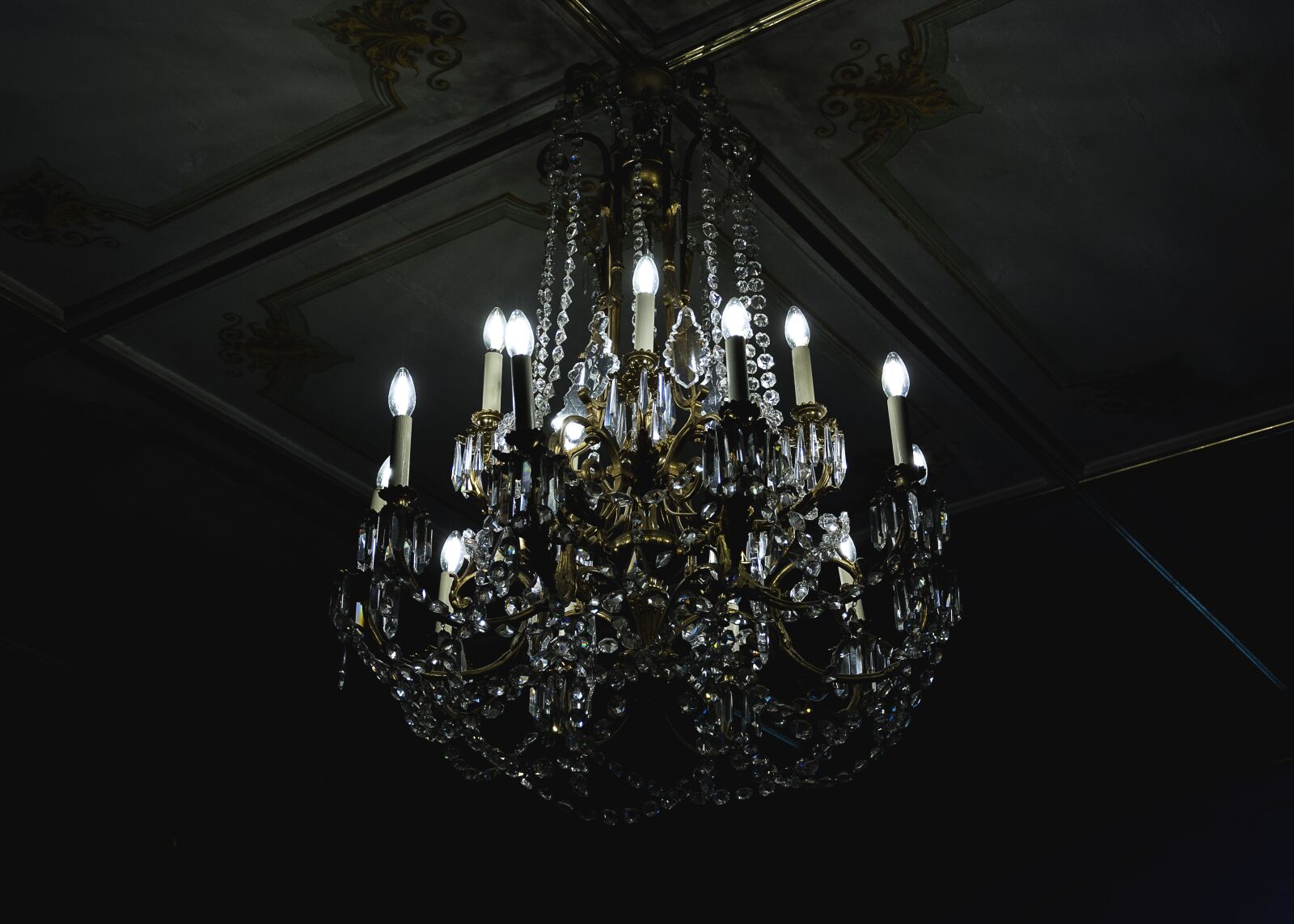 Nikon D7200 sample photo. Chandelier, dark, decoration photography